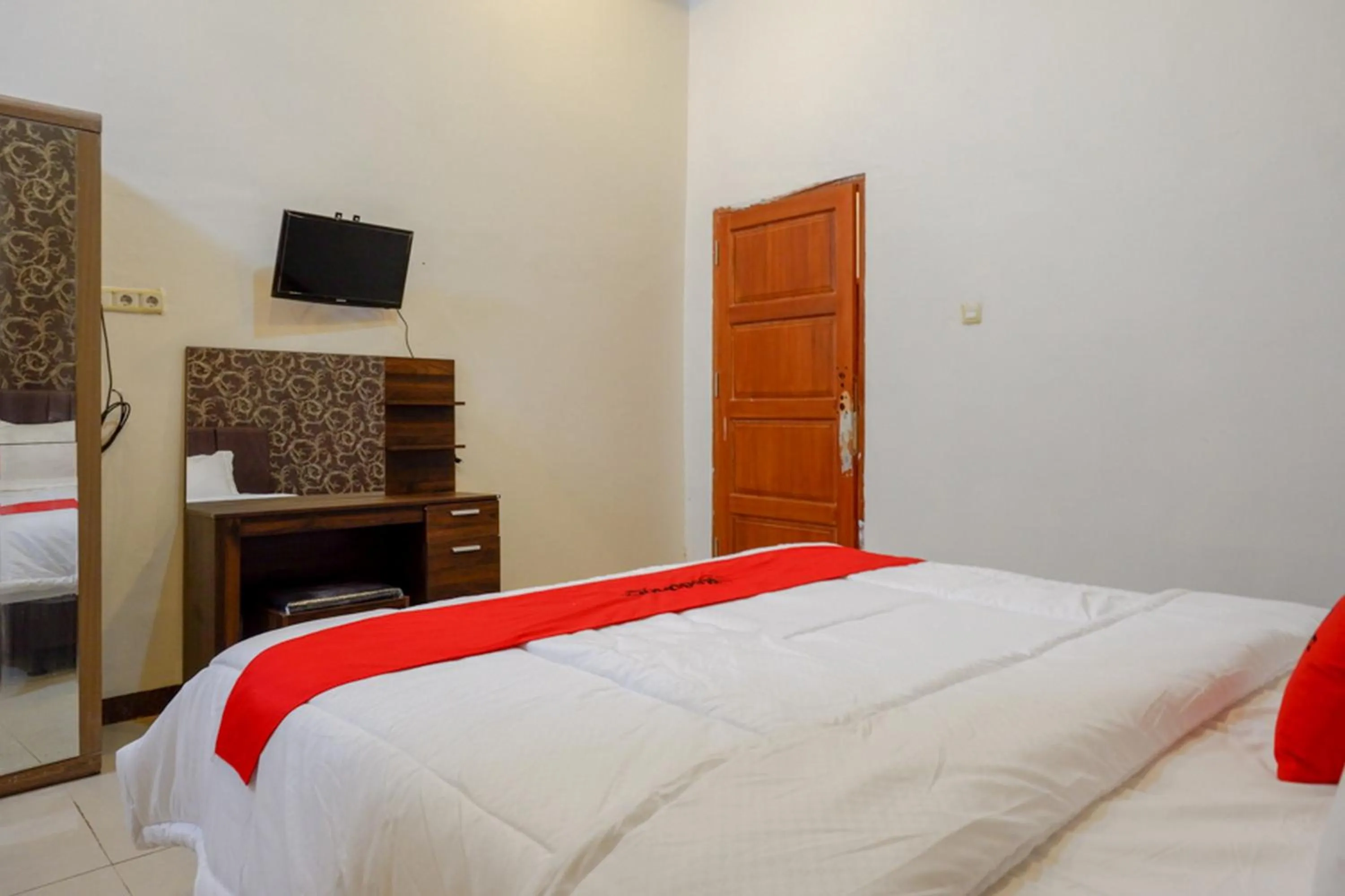 Bedroom in RedDoorz @ Jalan Pattimura Palu