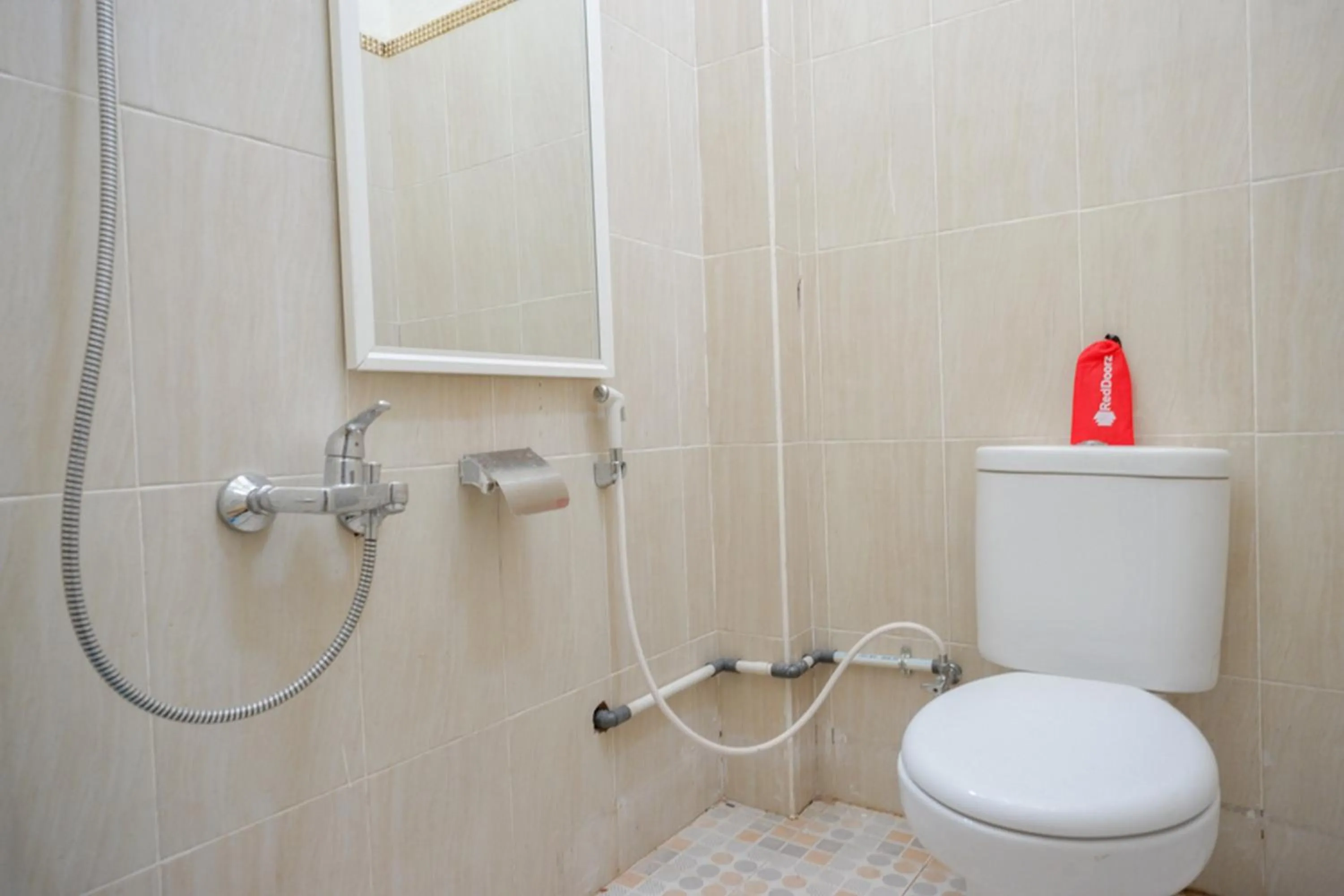 Bathroom in RedDoorz @ Jalan Pattimura Palu