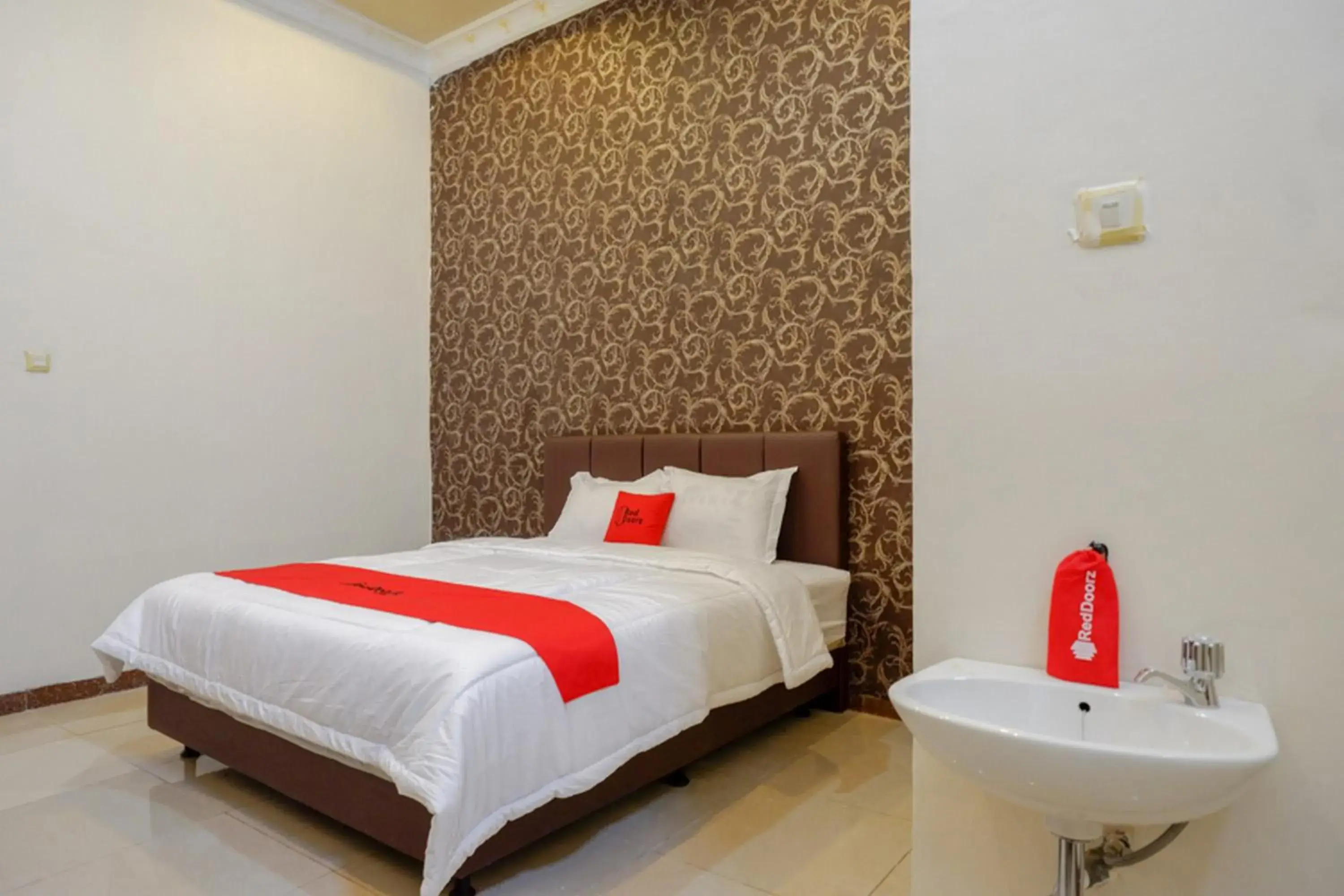 RedDoorz @ Jalan Pattimura Palu RedDoorz @ Jalan Pattimura Palu