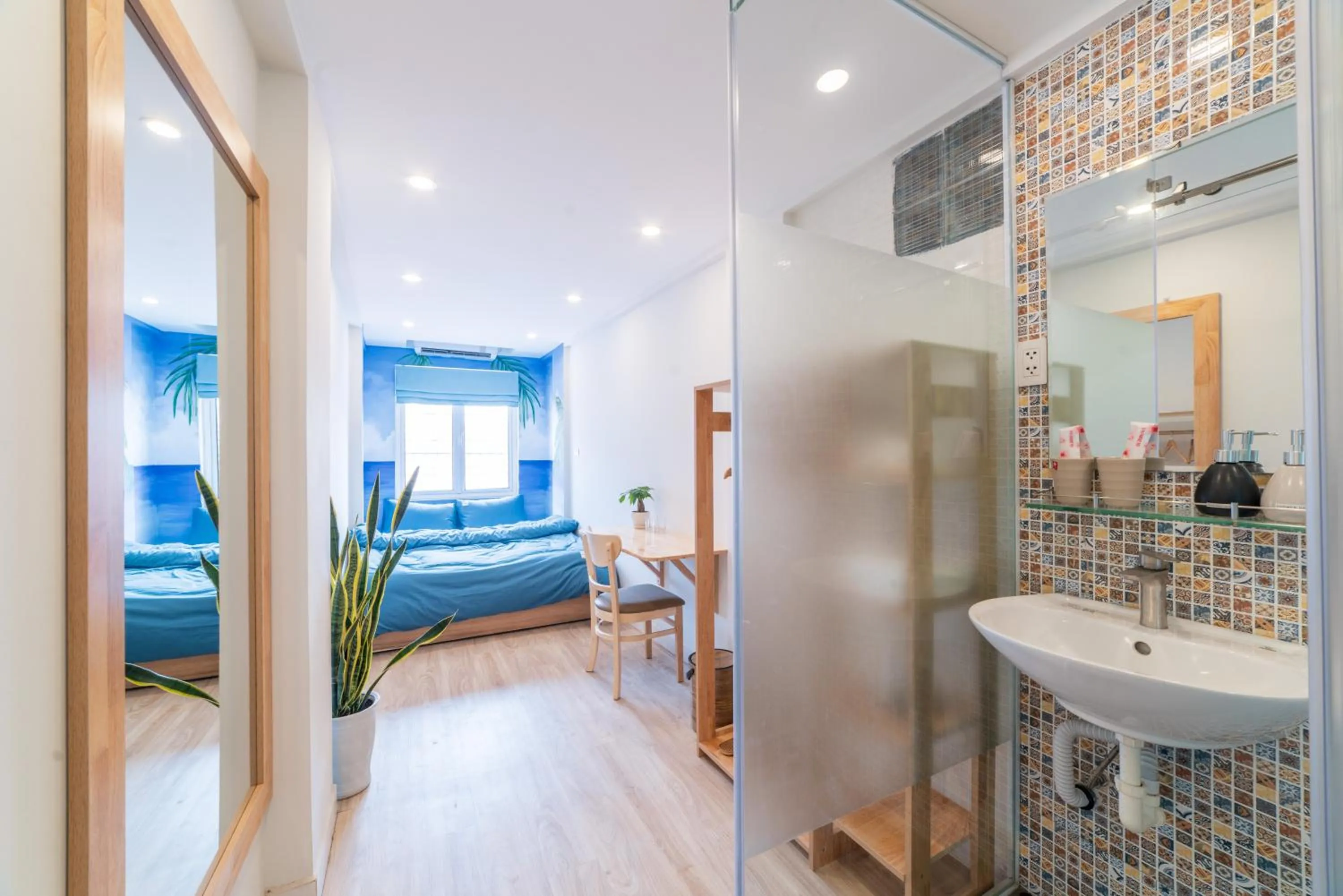 Photo of the whole room, Bed in Graffiti Hotel