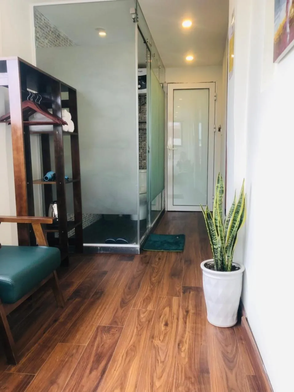 Photo of the whole room in Graffiti Hotel