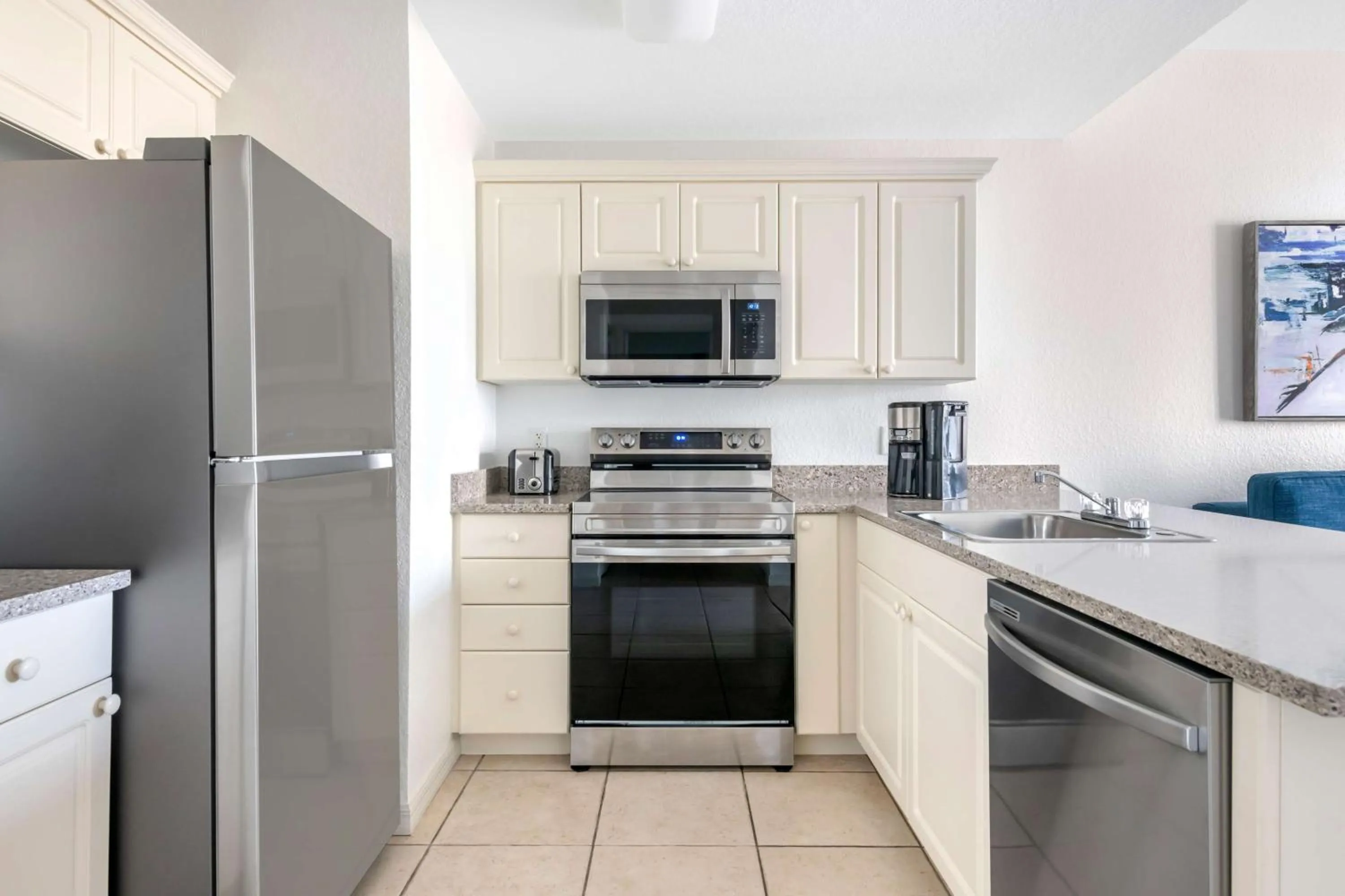 Kitchen or kitchenette in Hilton Vacation Club The Cove on Ormond Beach