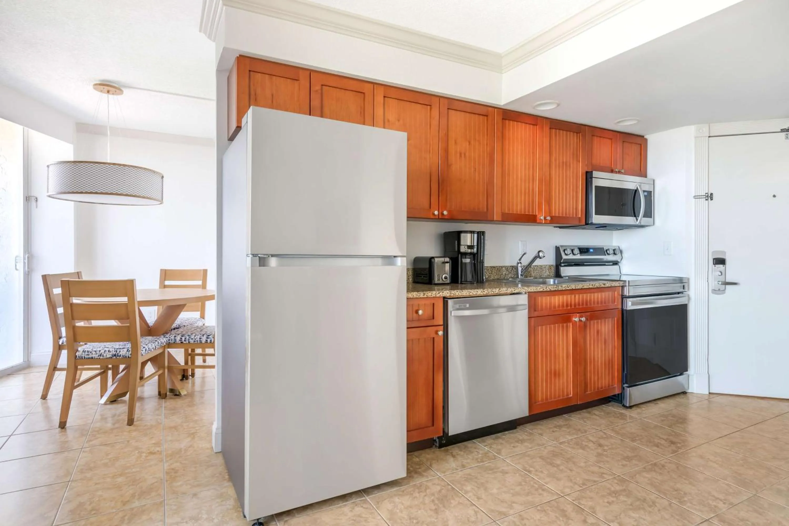 Kitchen or kitchenette in Hilton Vacation Club The Cove on Ormond Beach