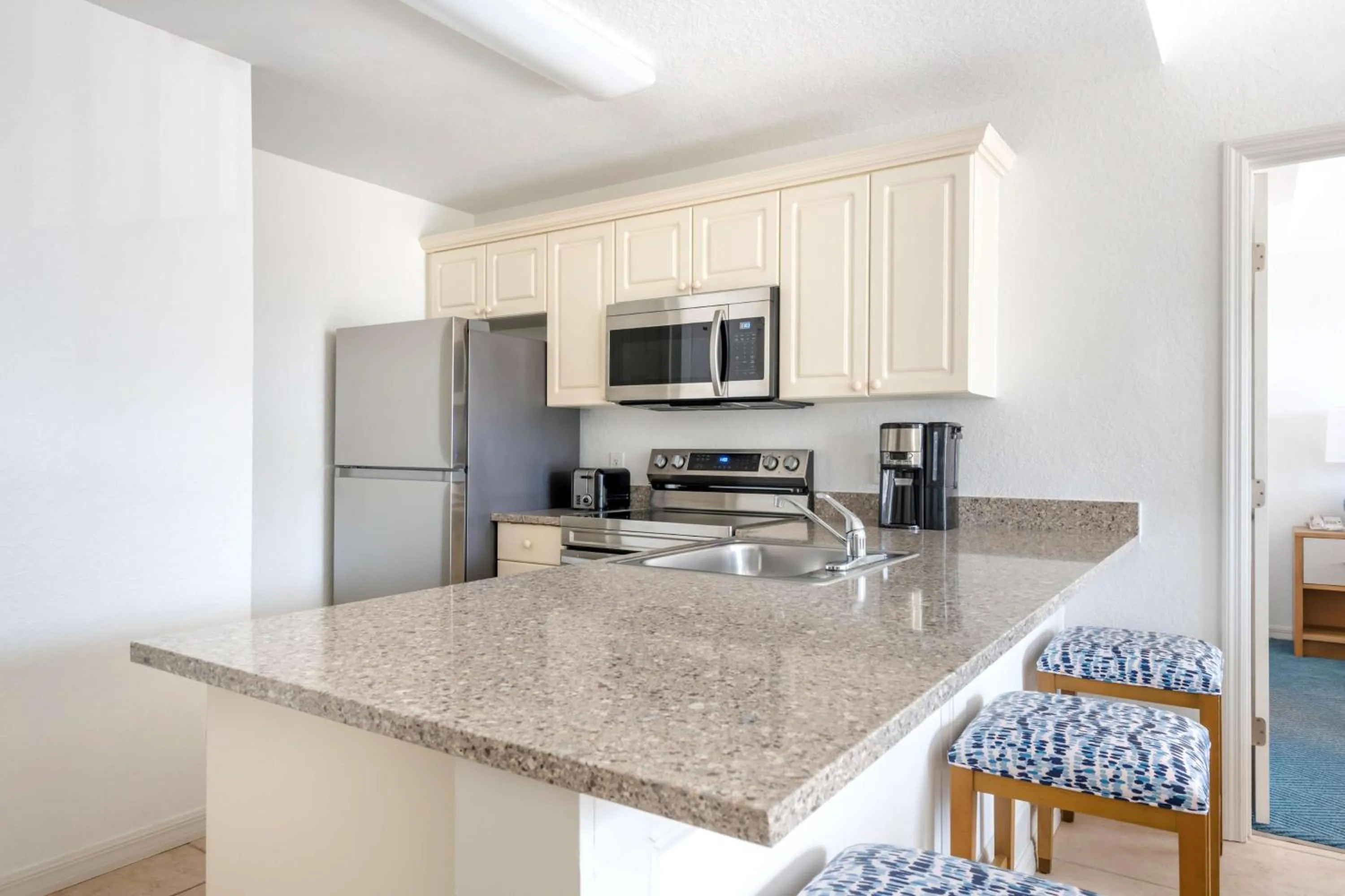 Kitchen or kitchenette in Hilton Vacation Club The Cove on Ormond Beach