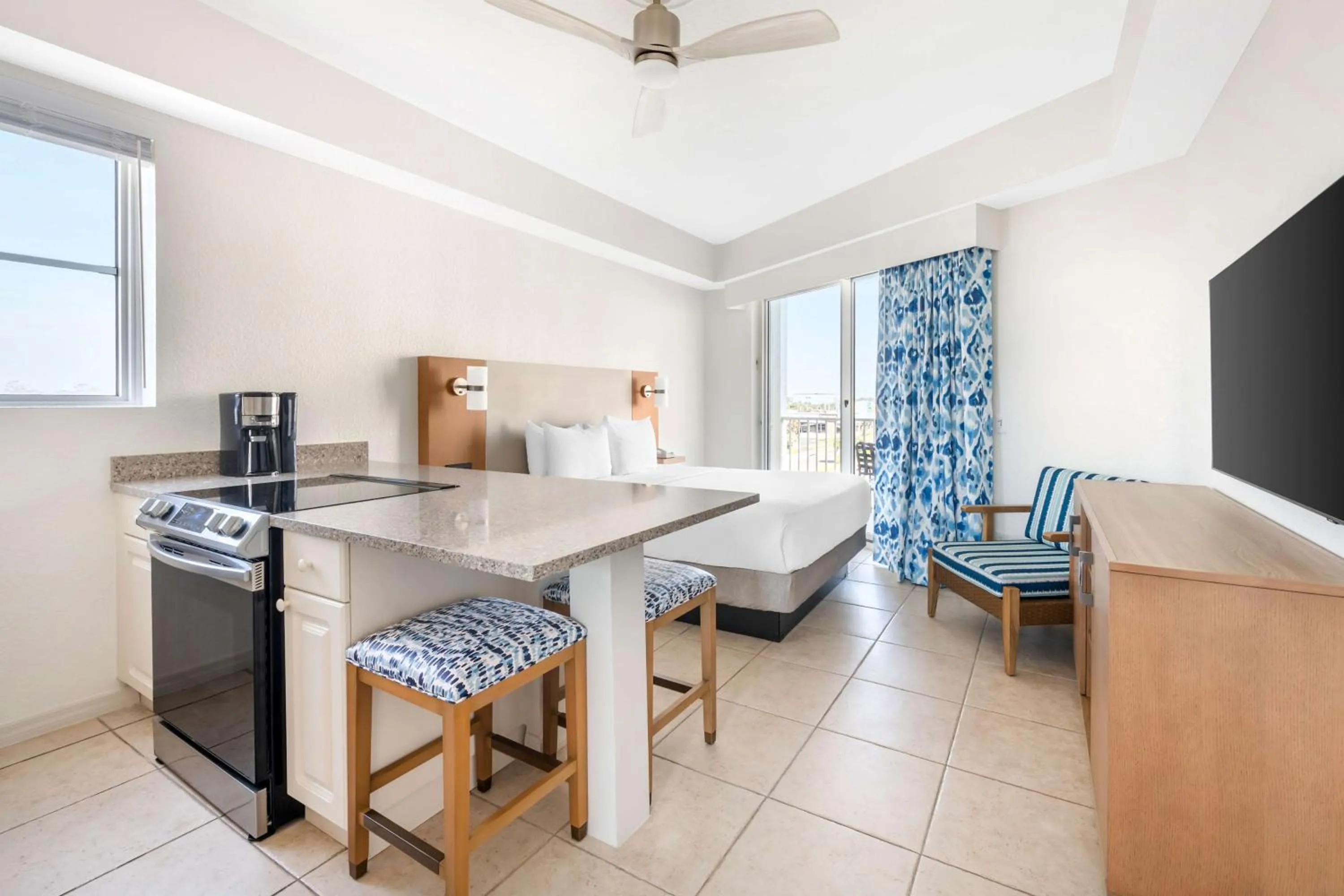 Kitchen or kitchenette in Hilton Vacation Club The Cove on Ormond Beach