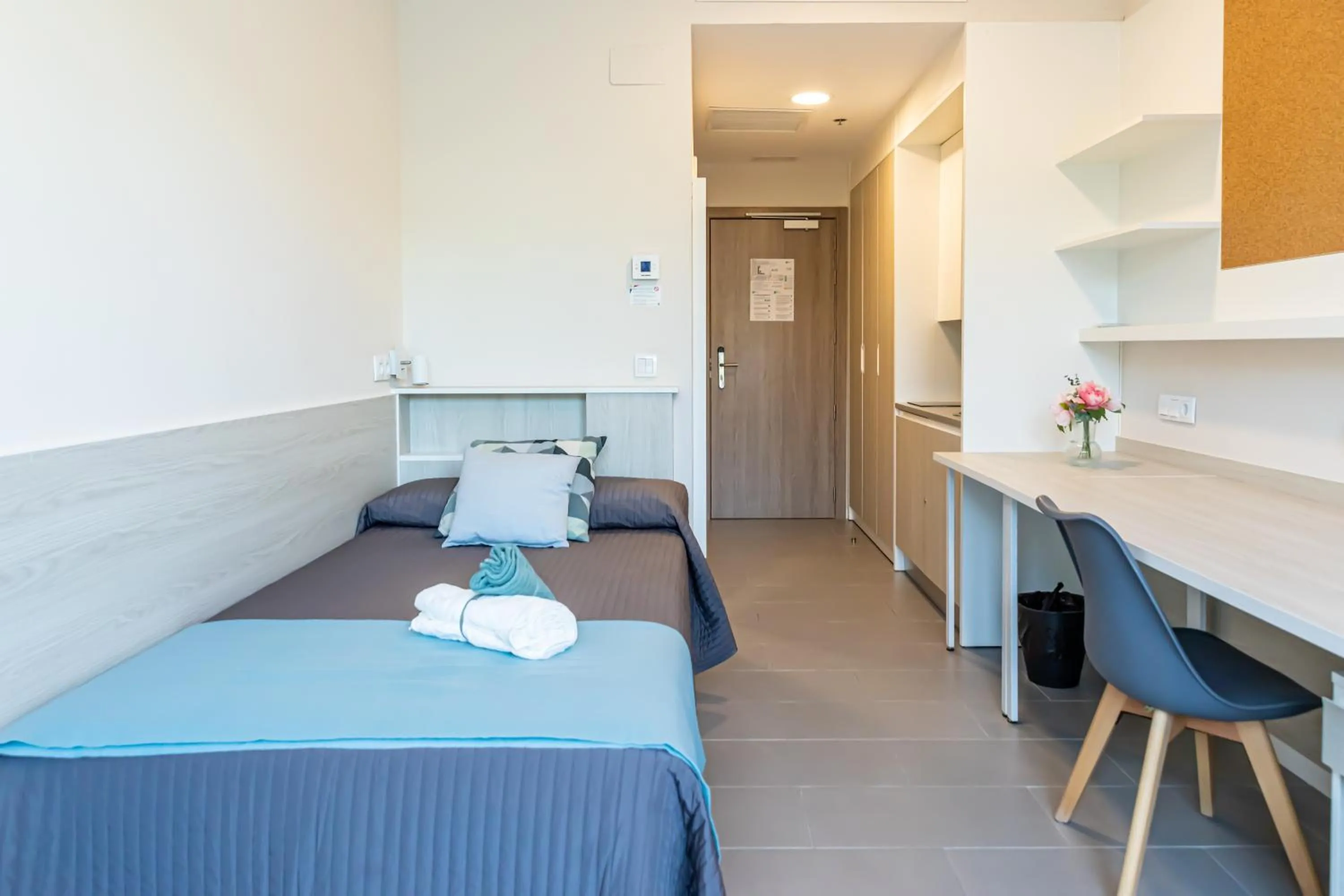 Photo of the whole room, Bed in Residencia Universitaria Resa Campus Málaga