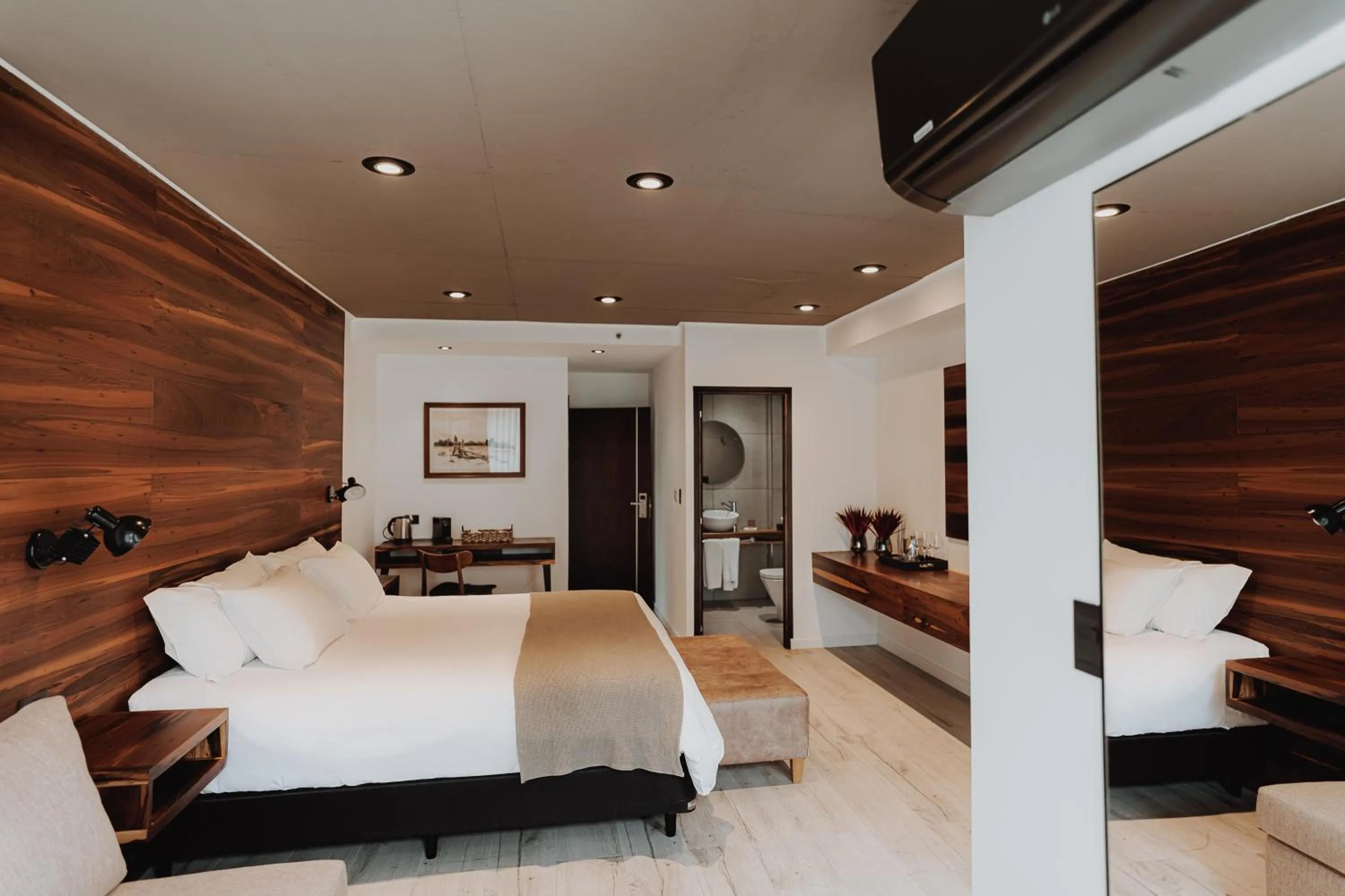 Photo of the whole room, Bed in La Urumpta Hotel, AKEN MIND