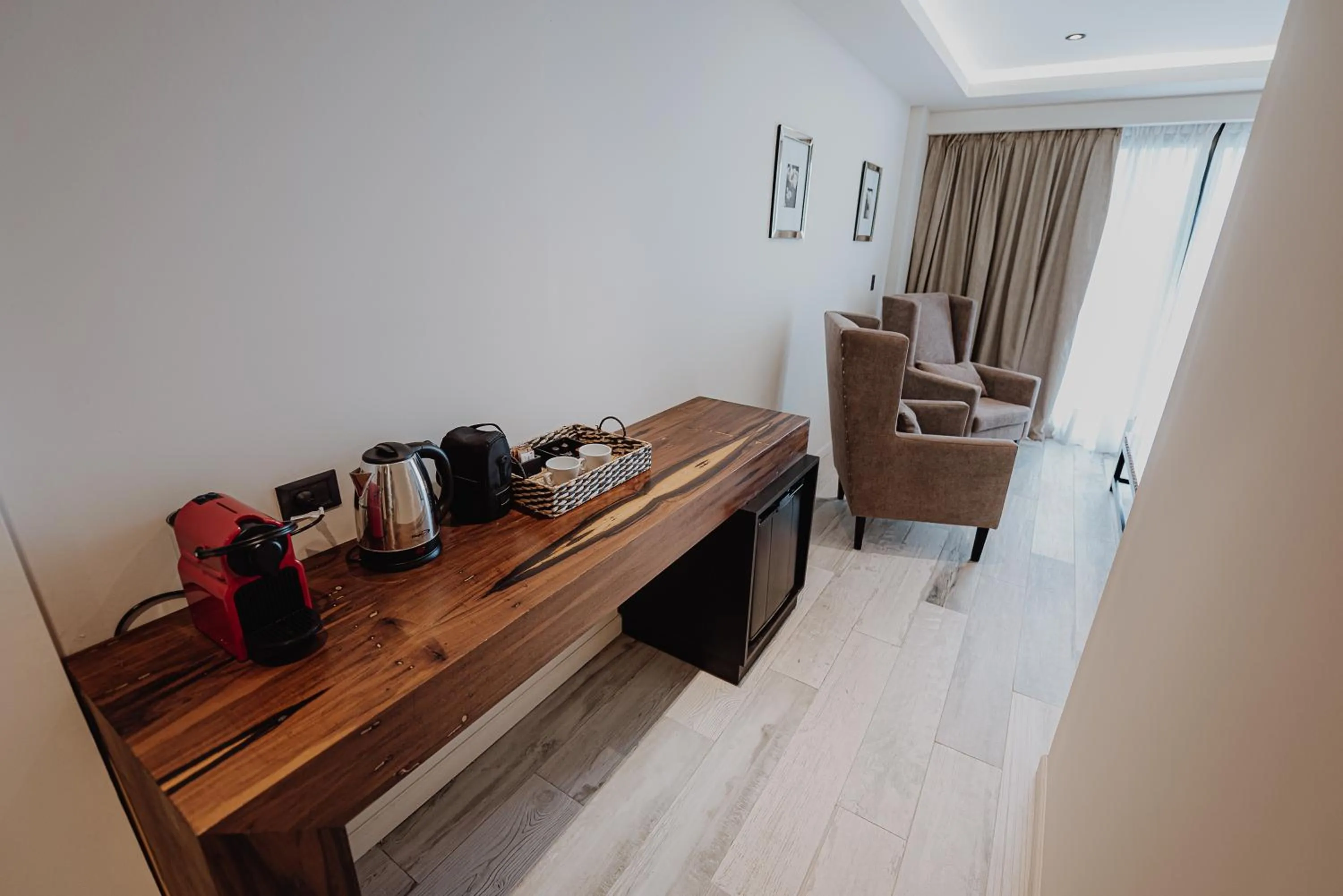 Coffee/tea facilities in La Urumpta Hotel, AKEN MIND