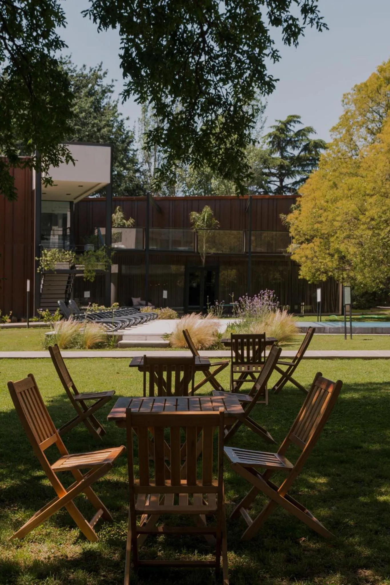 Restaurant/places to eat in La Urumpta Hotel, AKEN MIND