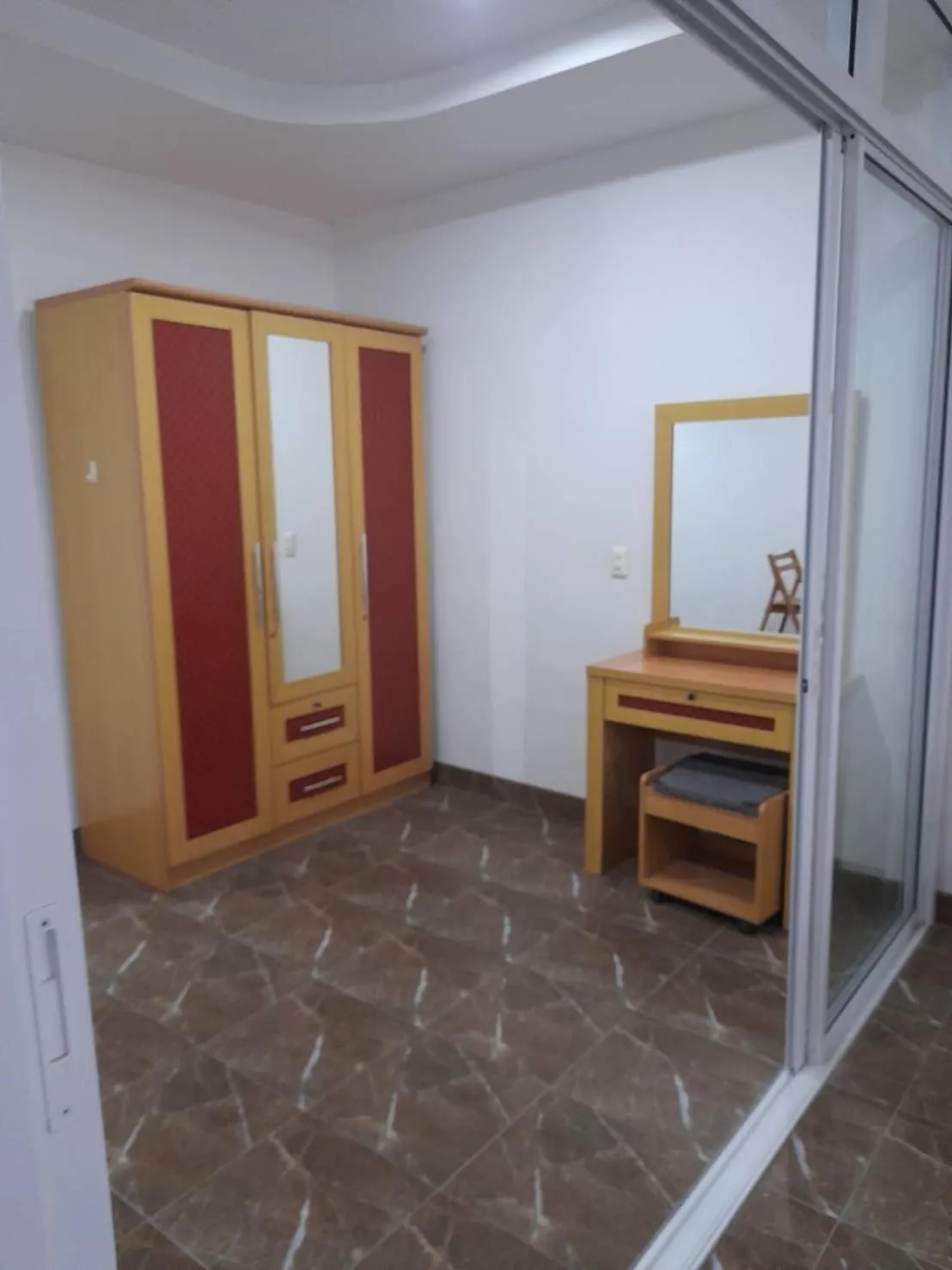 wardrobe in White House By Sorot ตึกขาวโดยโสรฬ