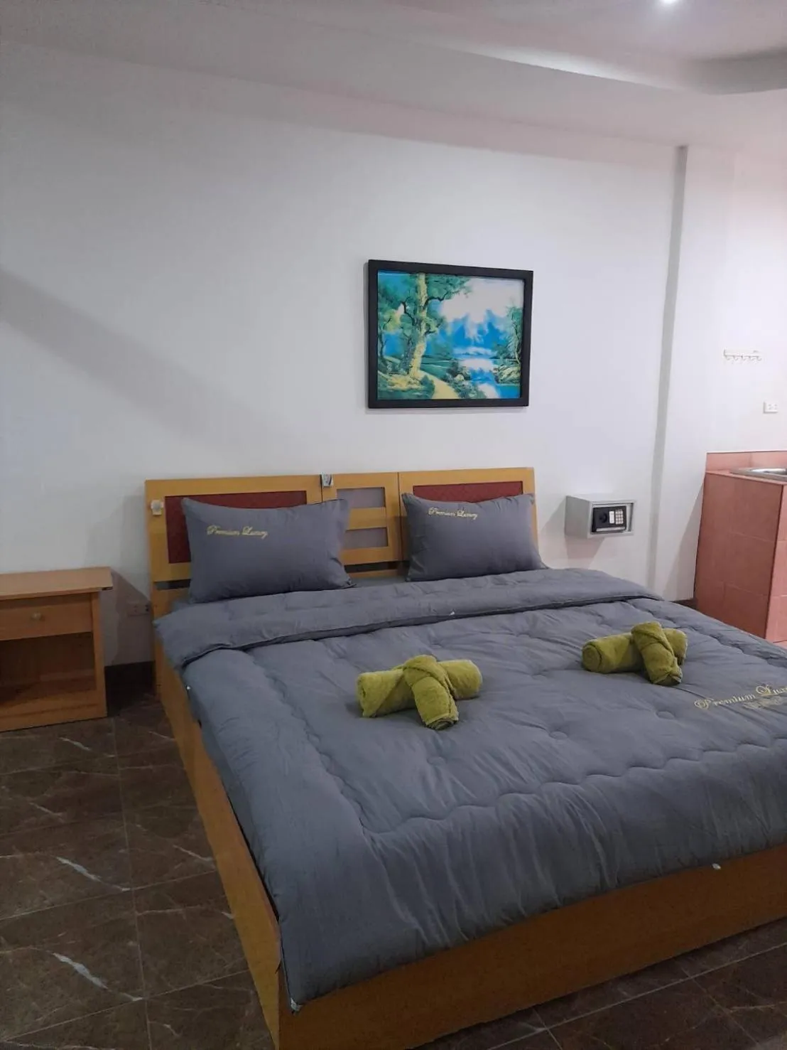 Photo of the whole room in White House By Sorot ตึกขาวโดยโสรฬ