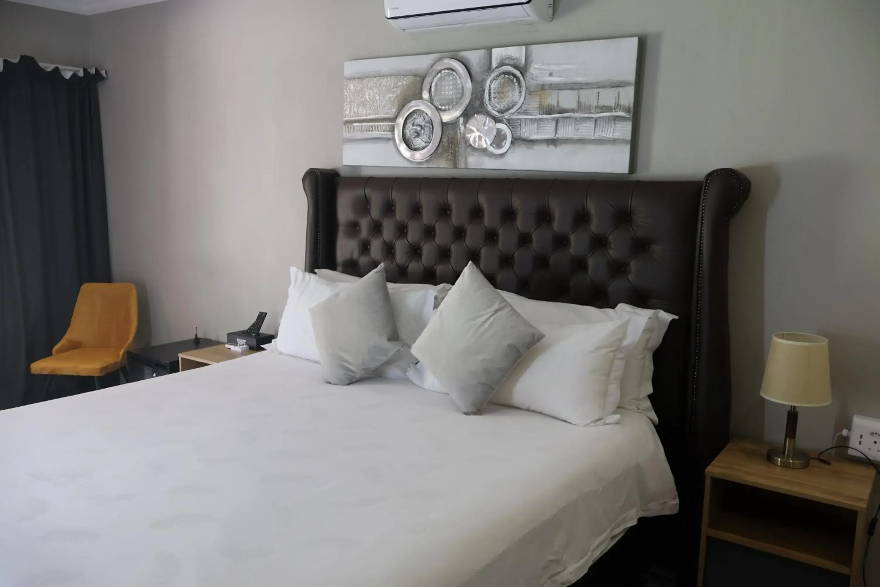 Luxury Queen Room - single occupancy in Boksburg Hotel Luxury Queen Room - single occupancy in Boksburg Hotel