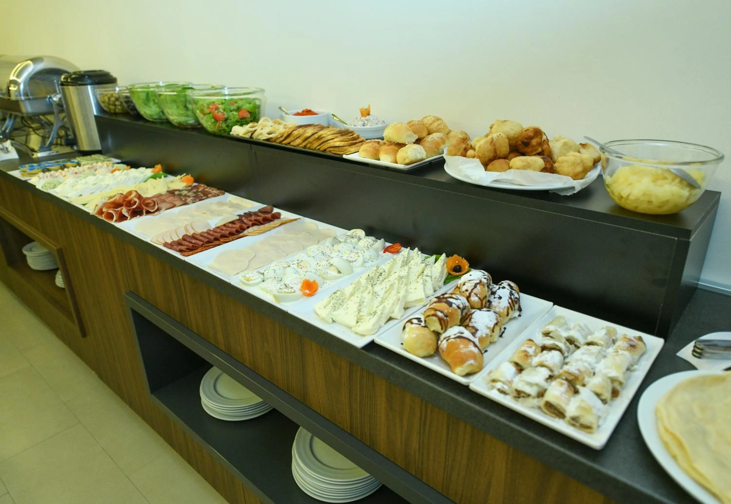 Buffet breakfast in Hotel Lazaro