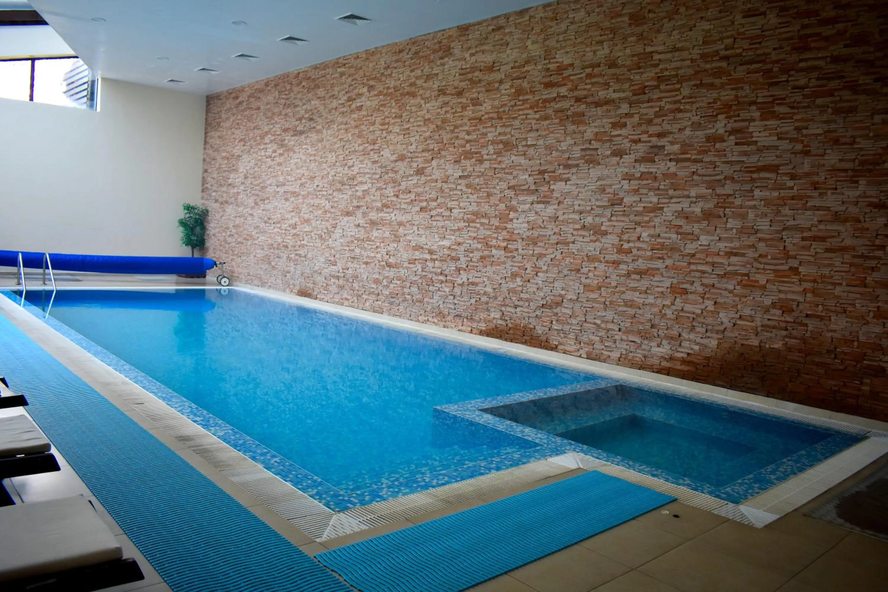 Swimming pool in Aspen Ski and Golf Resort