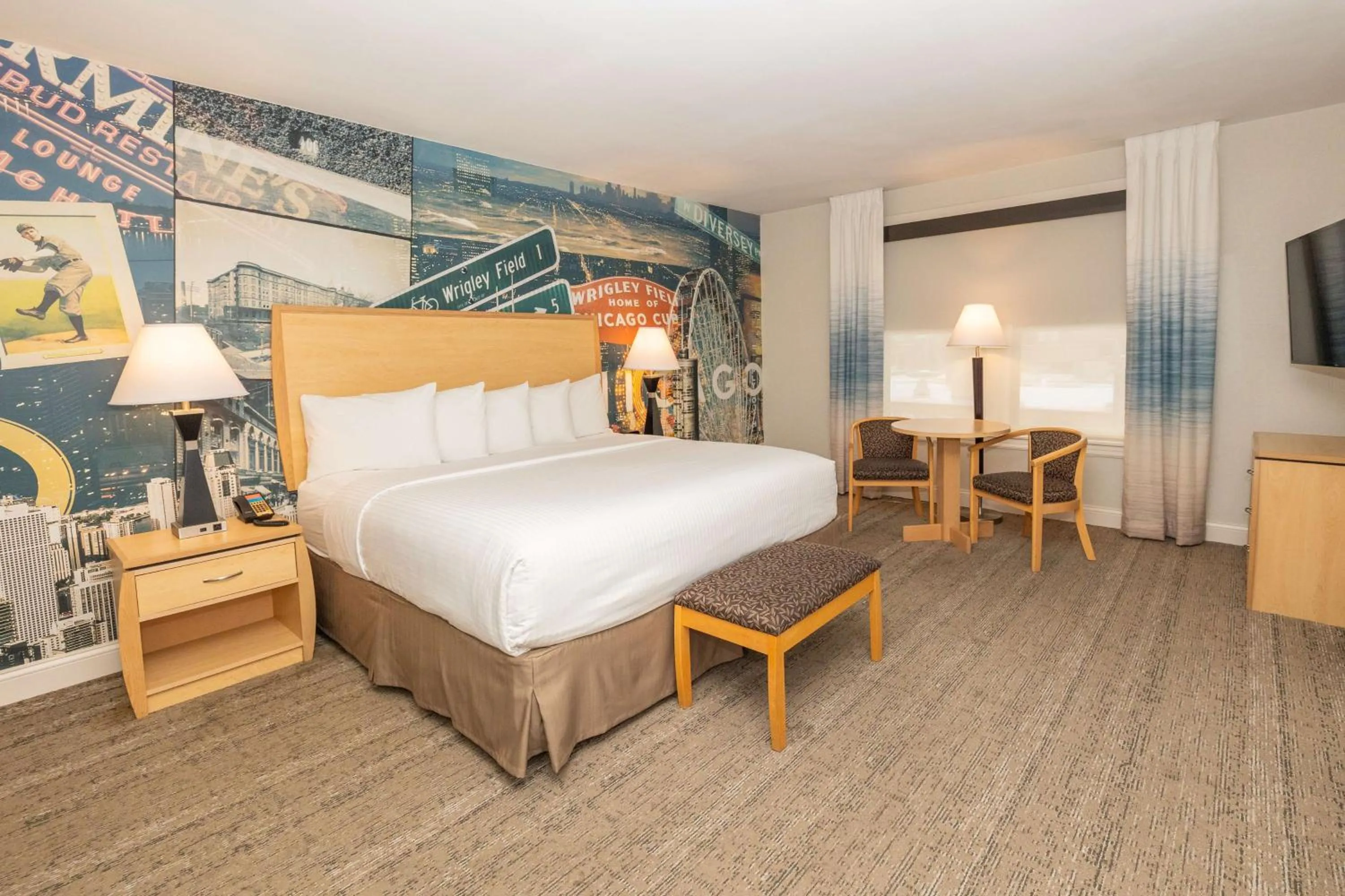 Bed in Hotel Versey Days Inn by Wyndham Chicago