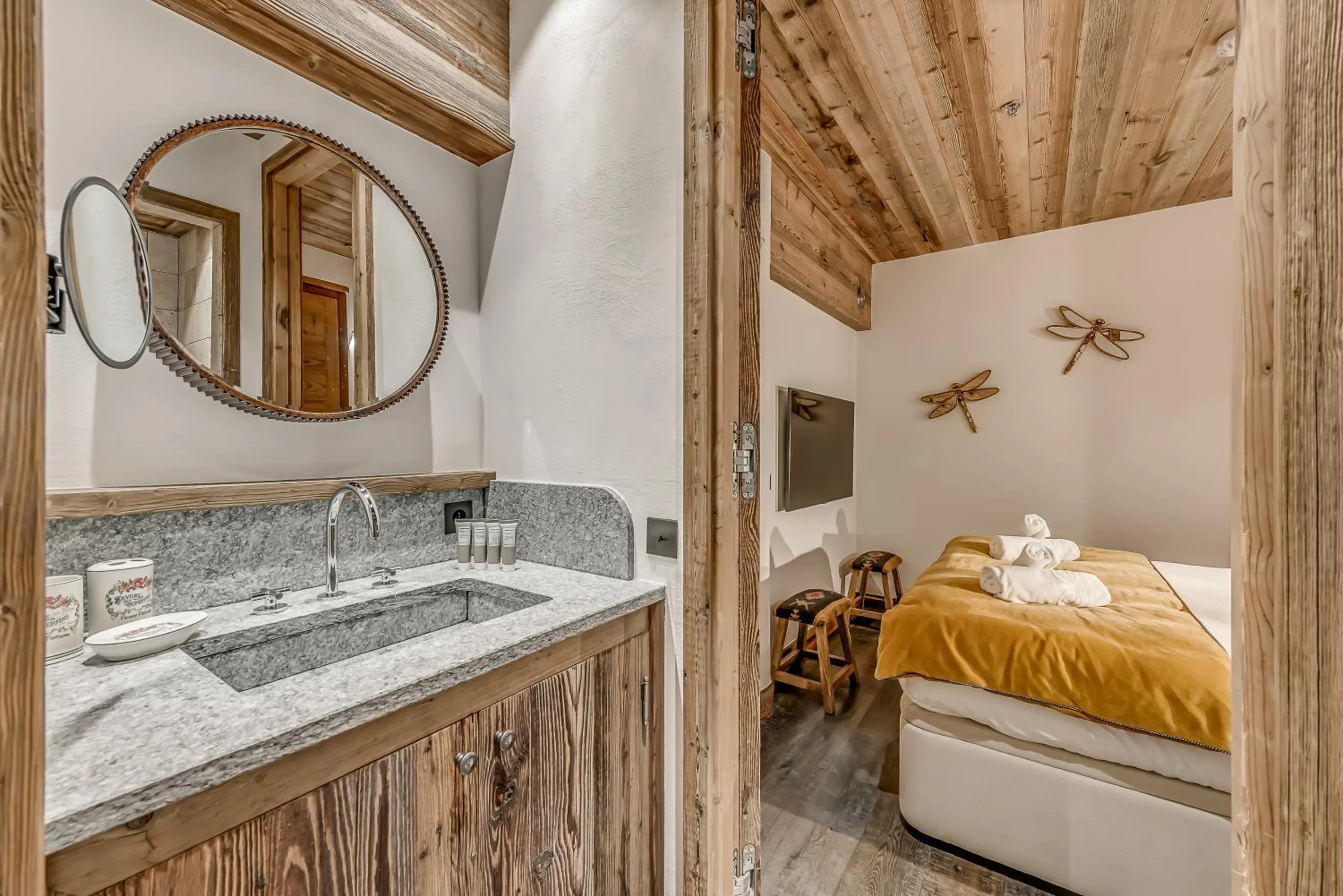 Bathroom, Bed in Hotel & Spa Le Val d'Isère