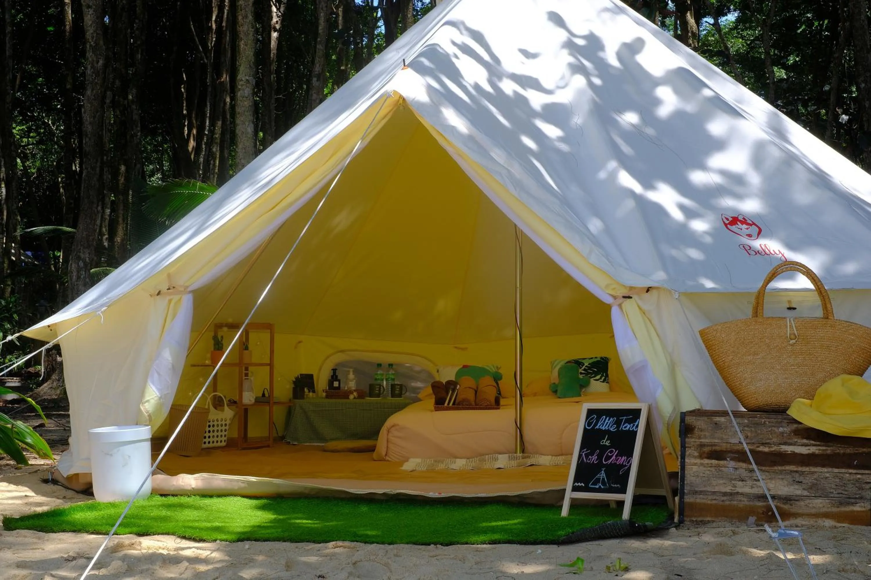 Children play ground in O Little Tent de Koh Chang