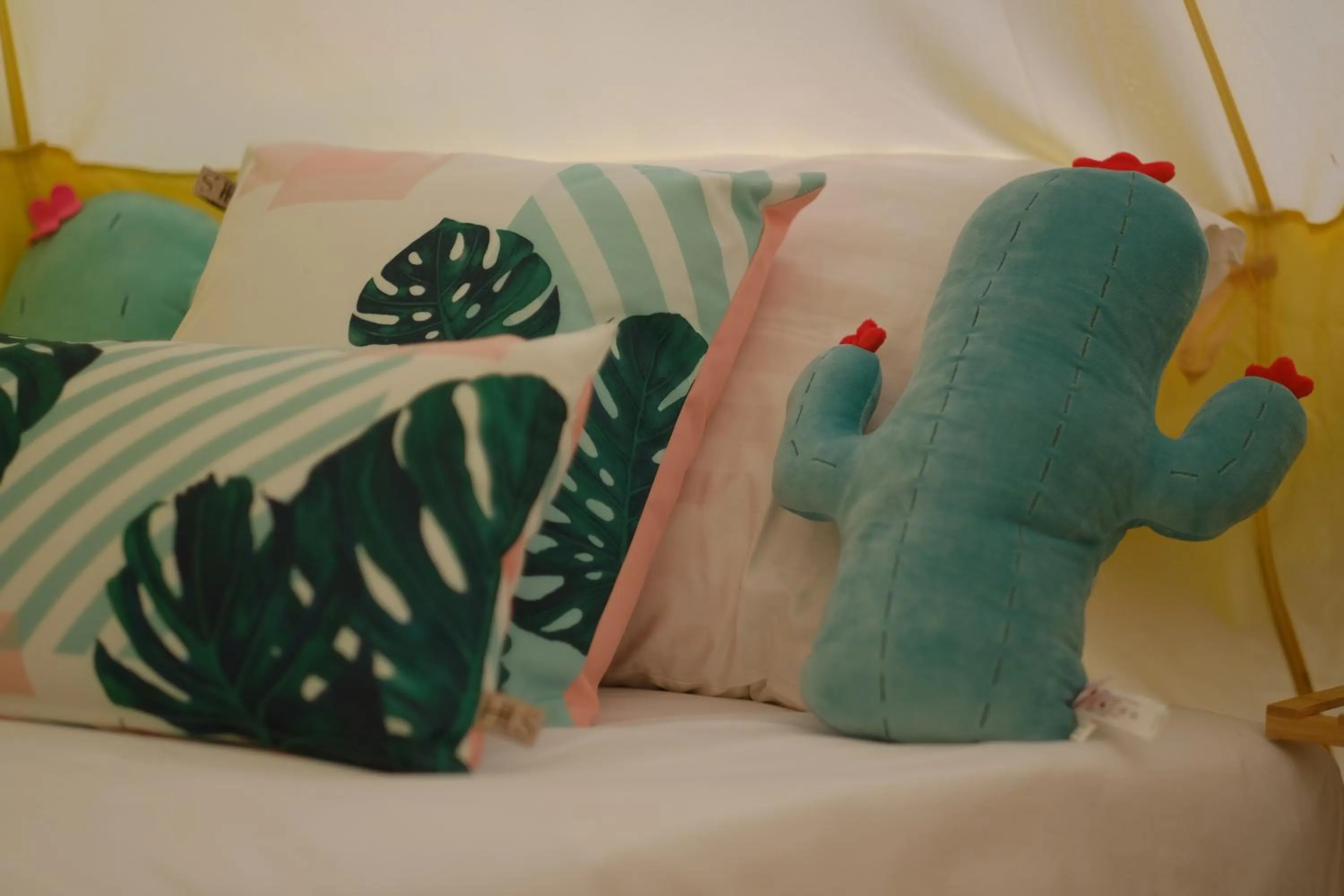 Bed in O Little Tent de Koh Chang