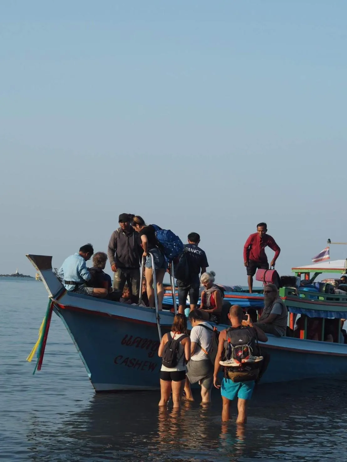 People in O Little Tent de Koh Chang