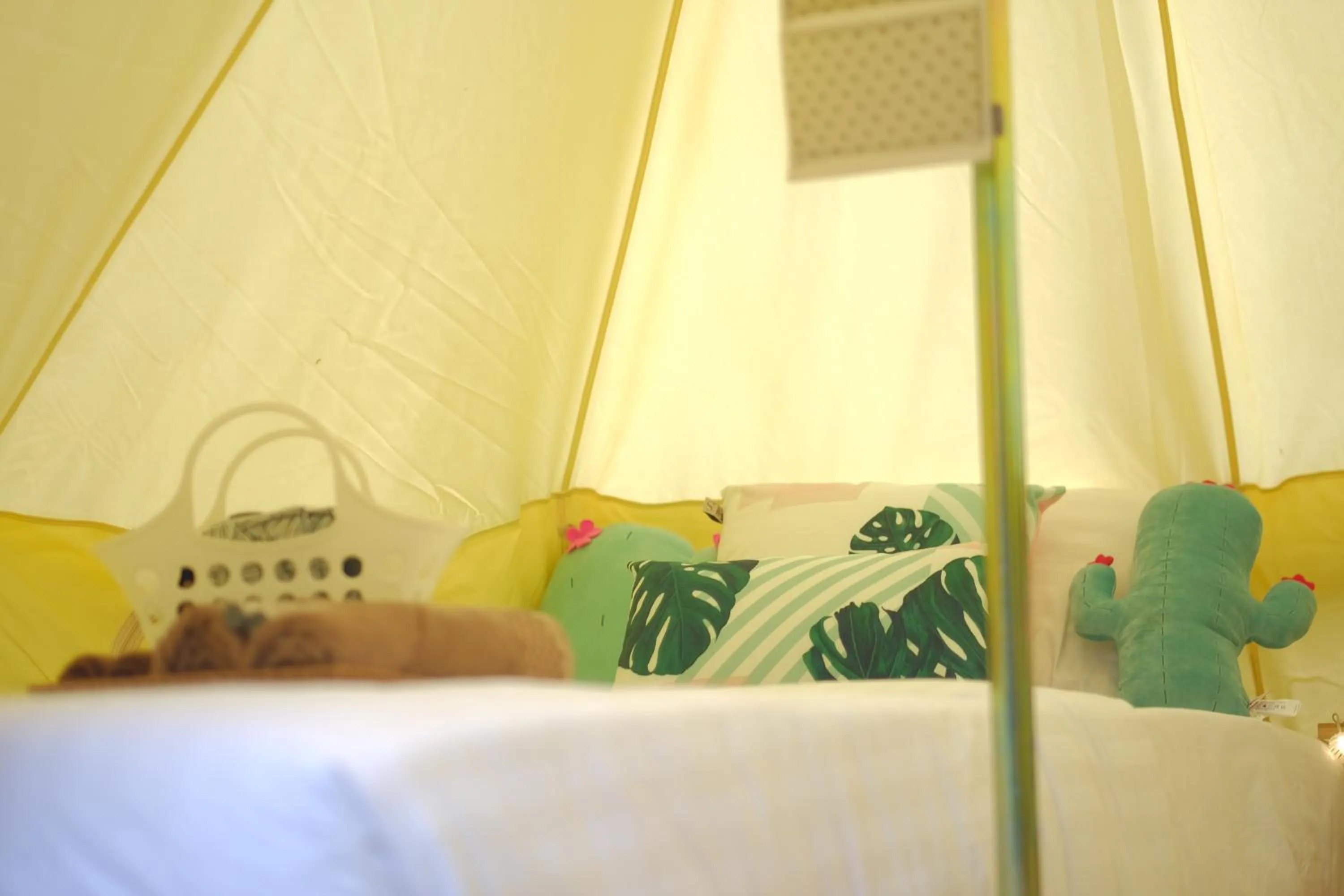 Bed in O Little Tent de Koh Chang