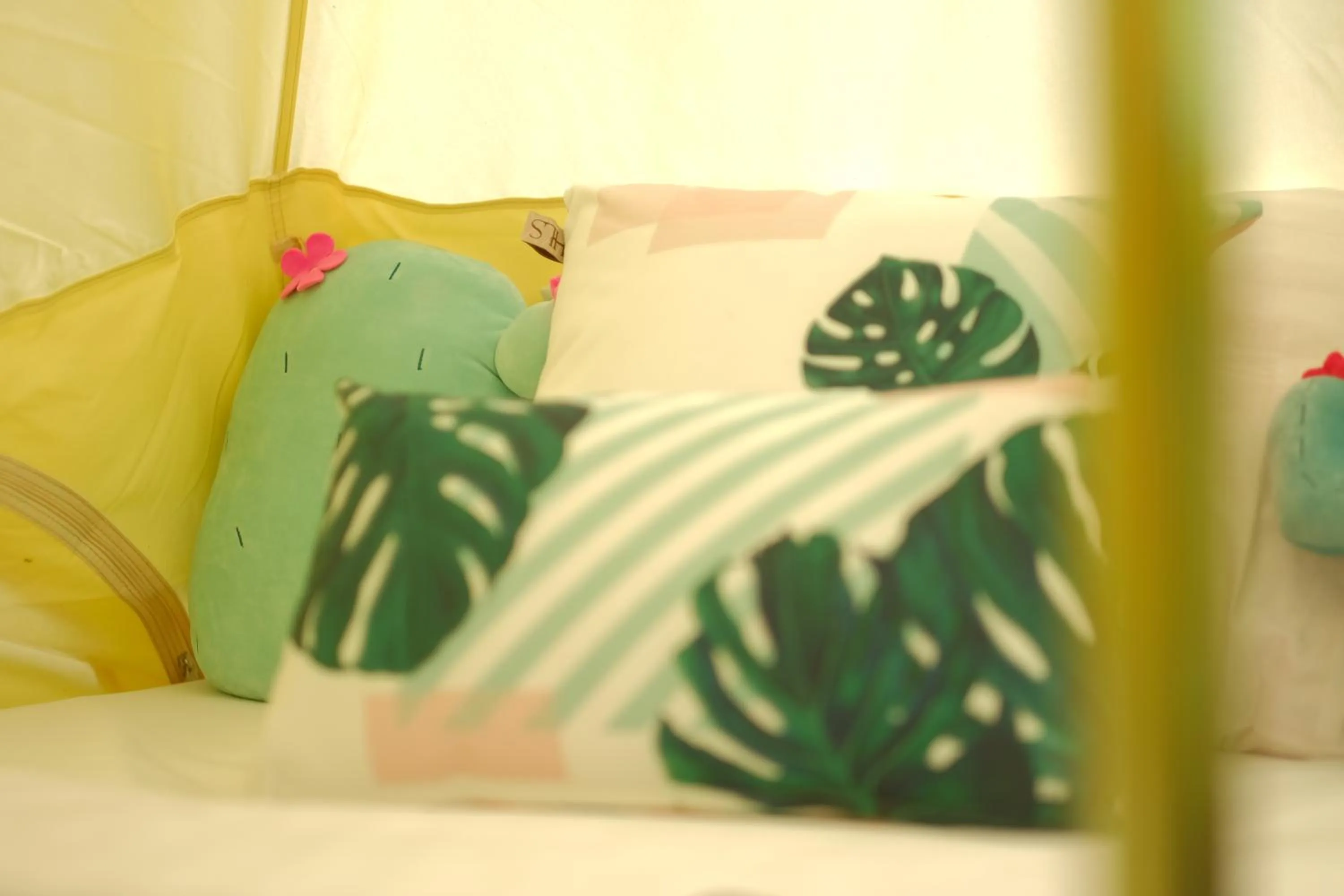 Bed in O Little Tent de Koh Chang