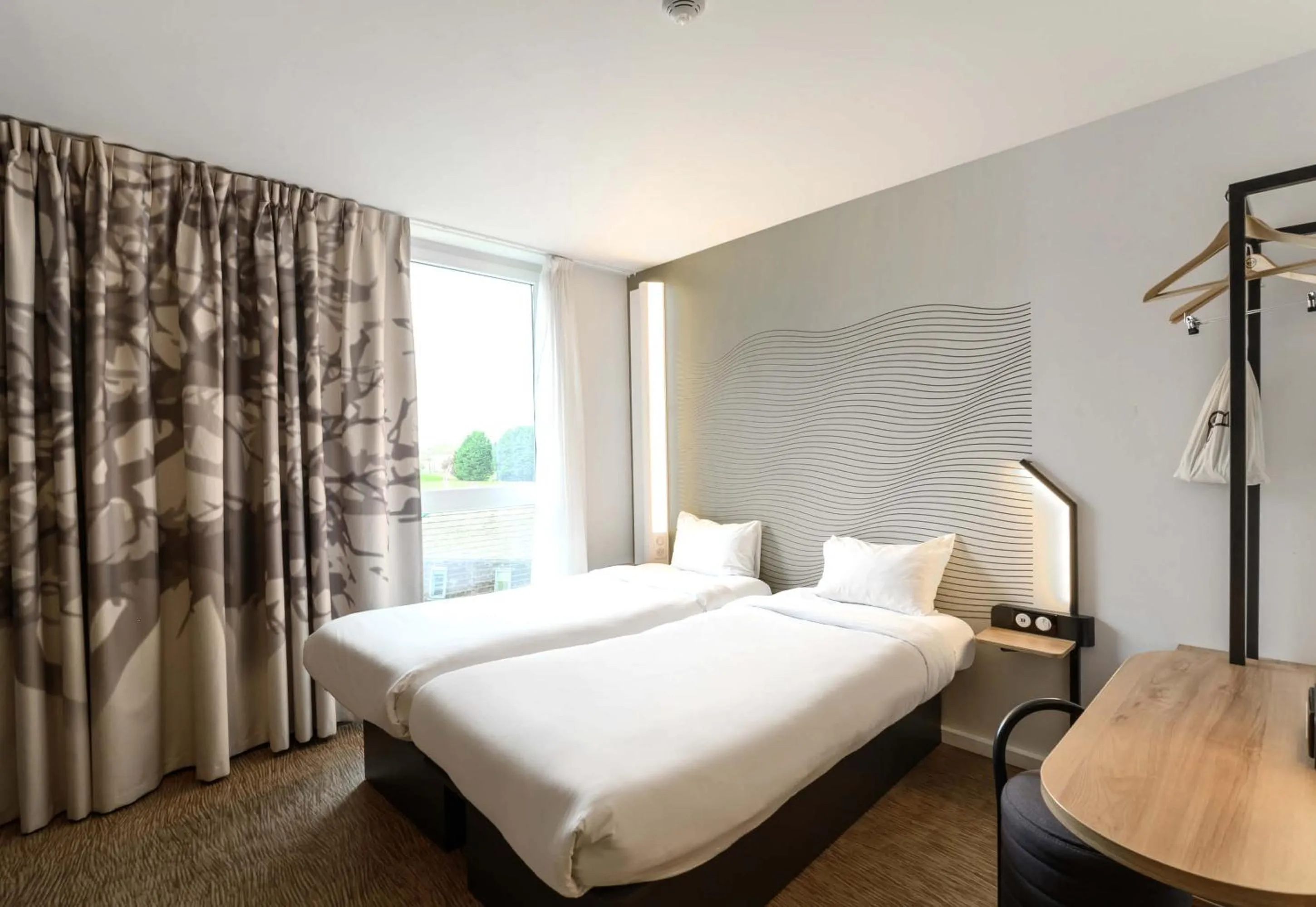 Bedroom, Bed in B&B HOTEL Compiègne