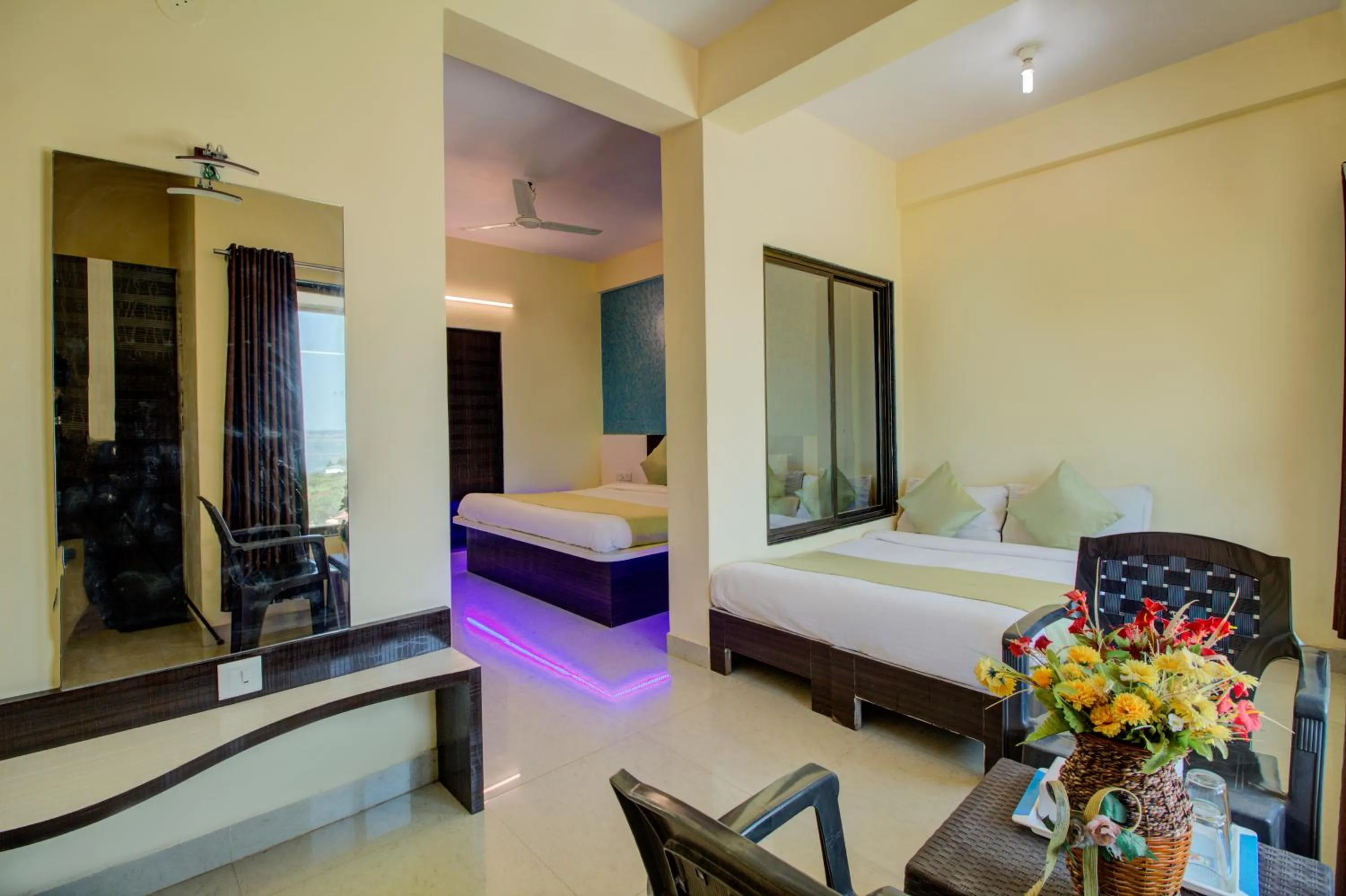 Photo of the whole room, Bed in Evergreen Holidays Mahabaleshwar