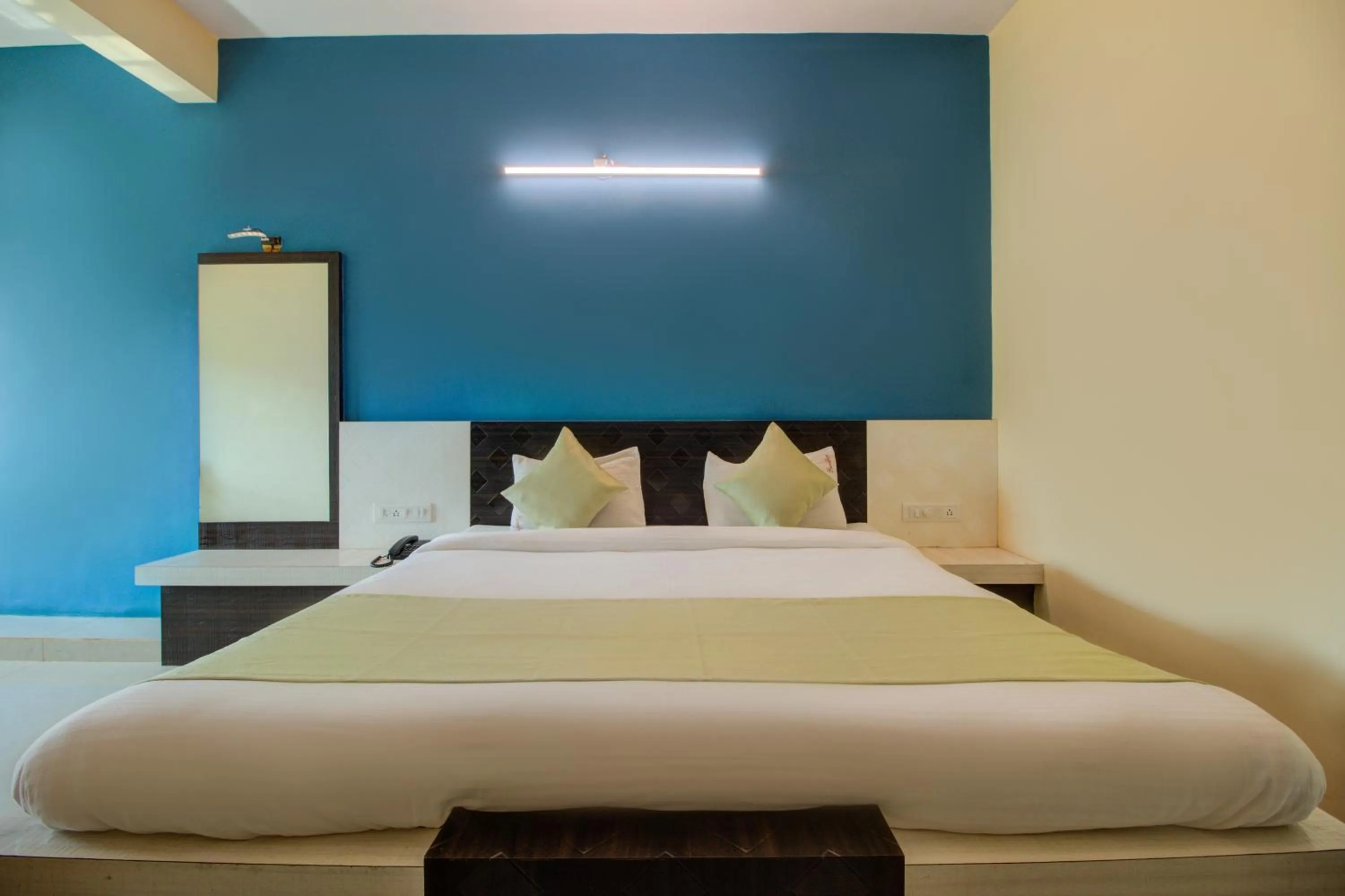 Bedroom, Bed in Evergreen Holidays Mahabaleshwar