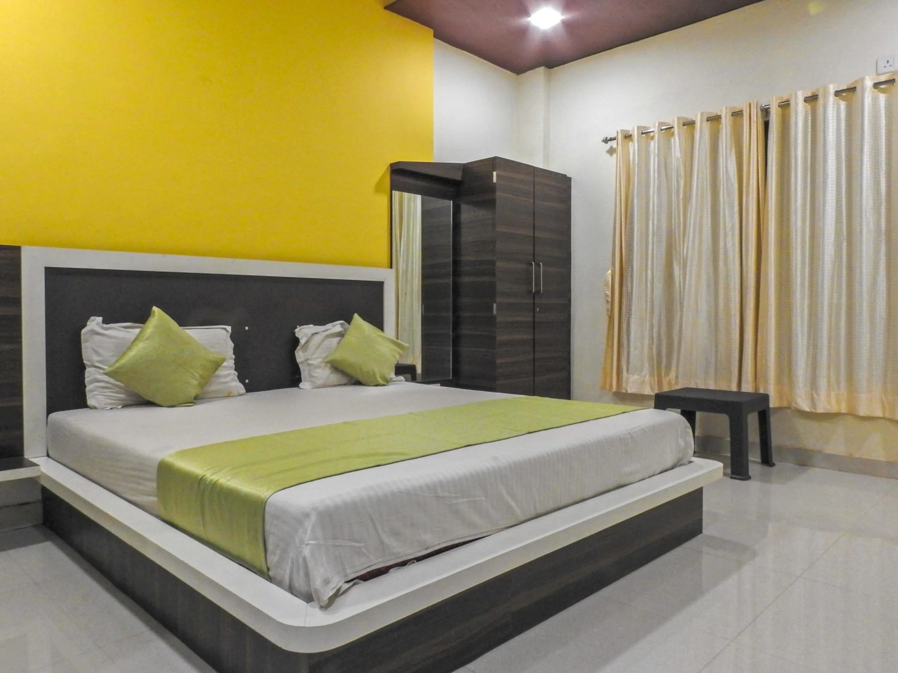 Bedroom, Bed in Evergreen Holidays Mahabaleshwar