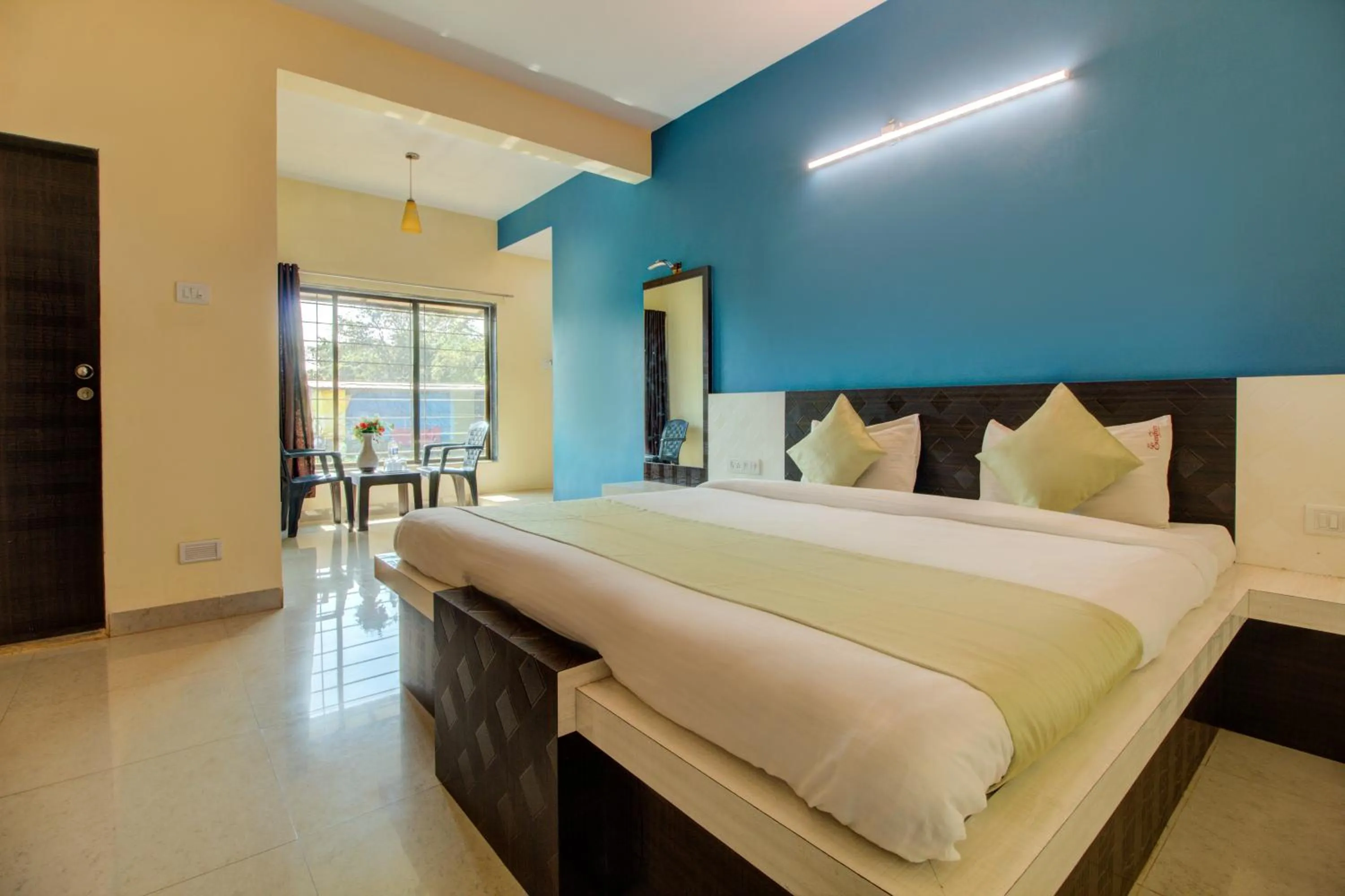 Photo of the whole room, Bed in Evergreen Holidays Mahabaleshwar