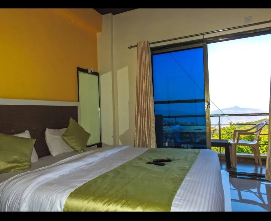 Bedroom, Bed in Evergreen Holidays Mahabaleshwar