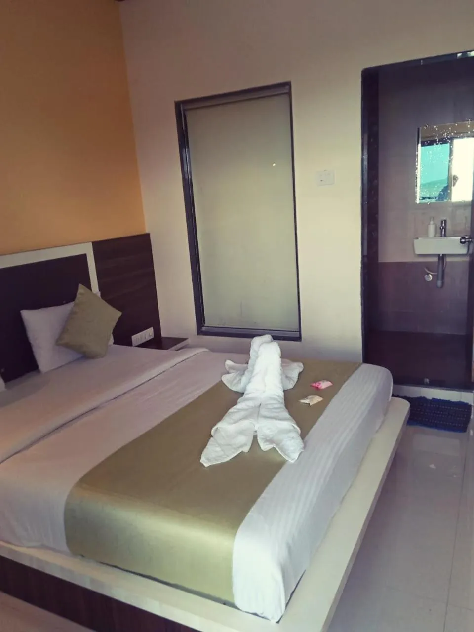 Bedroom, Bed in Evergreen Holidays Mahabaleshwar