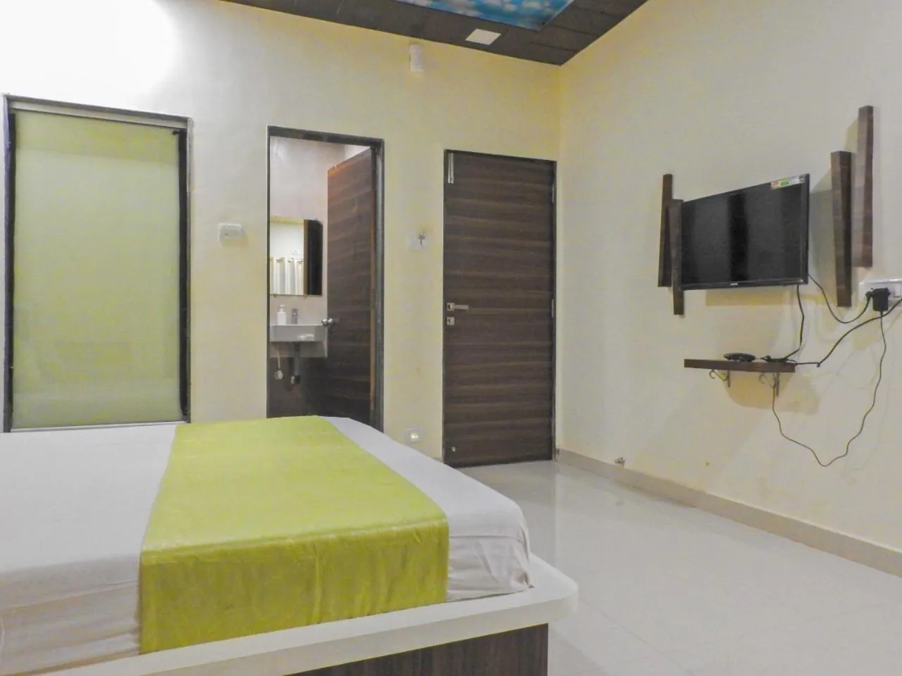 Bedroom, Bed in Evergreen Holidays Mahabaleshwar