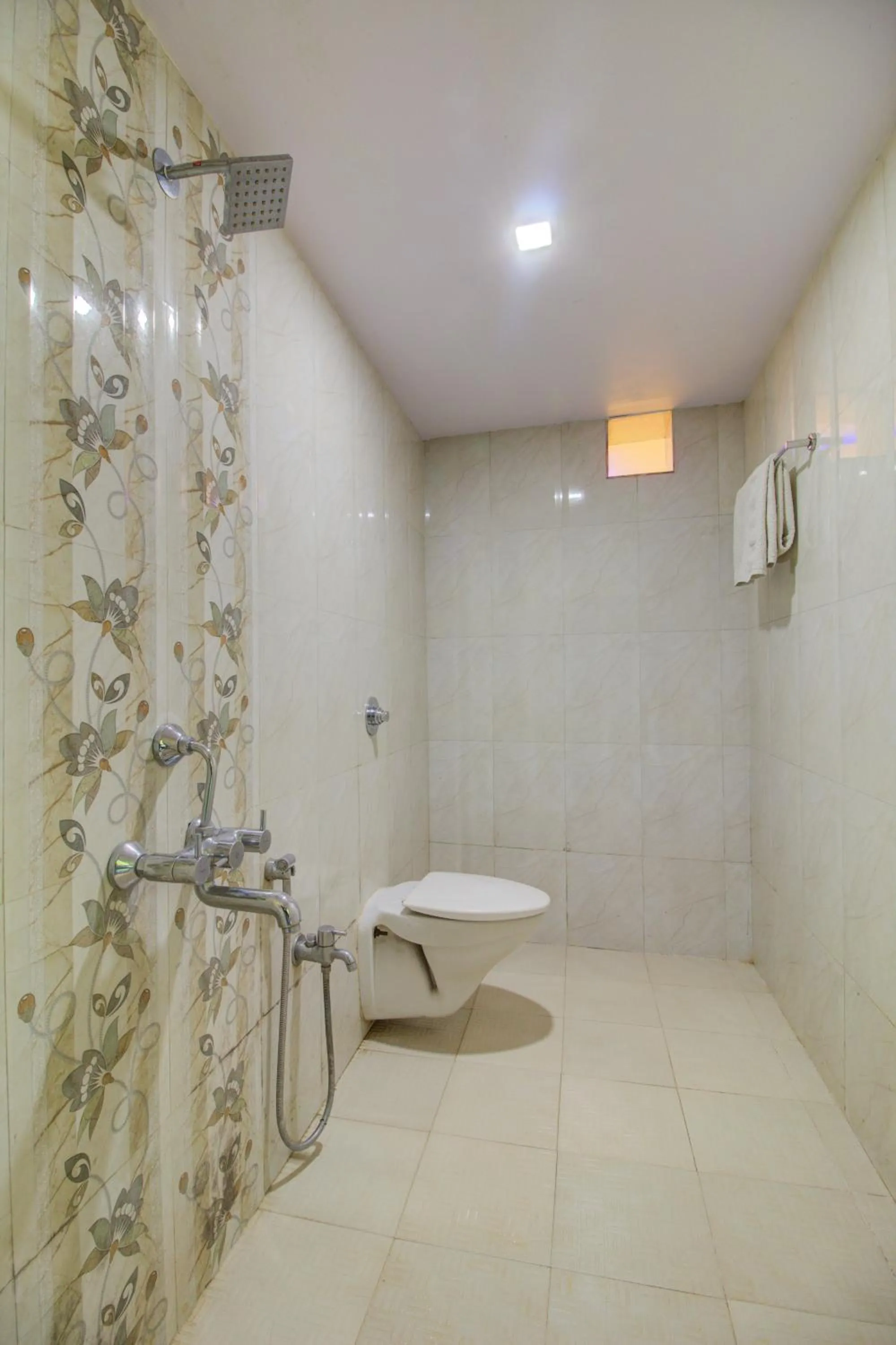 Bathroom in Evergreen Holidays Mahabaleshwar