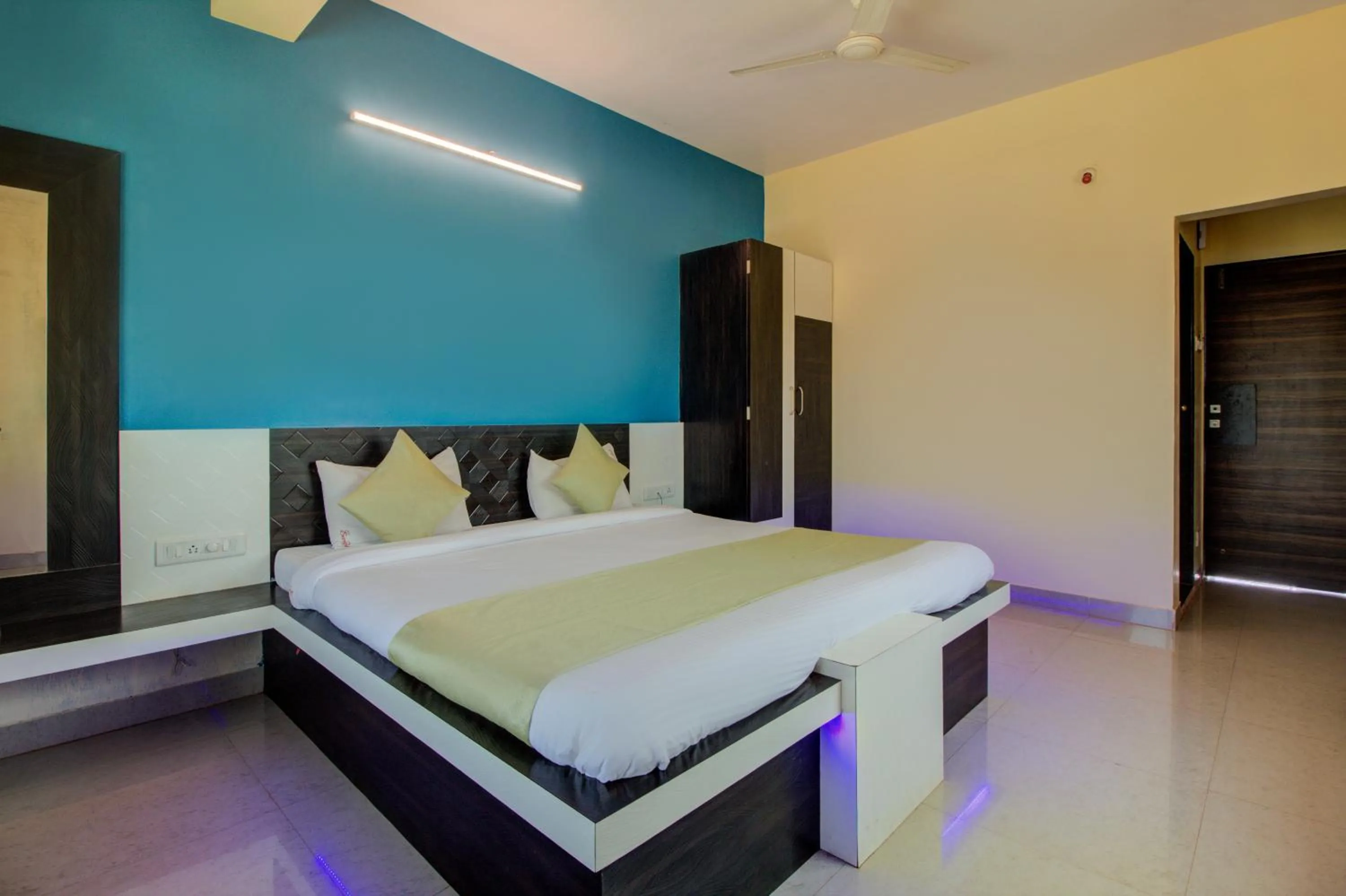 Bedroom, Bed in Evergreen Holidays Mahabaleshwar