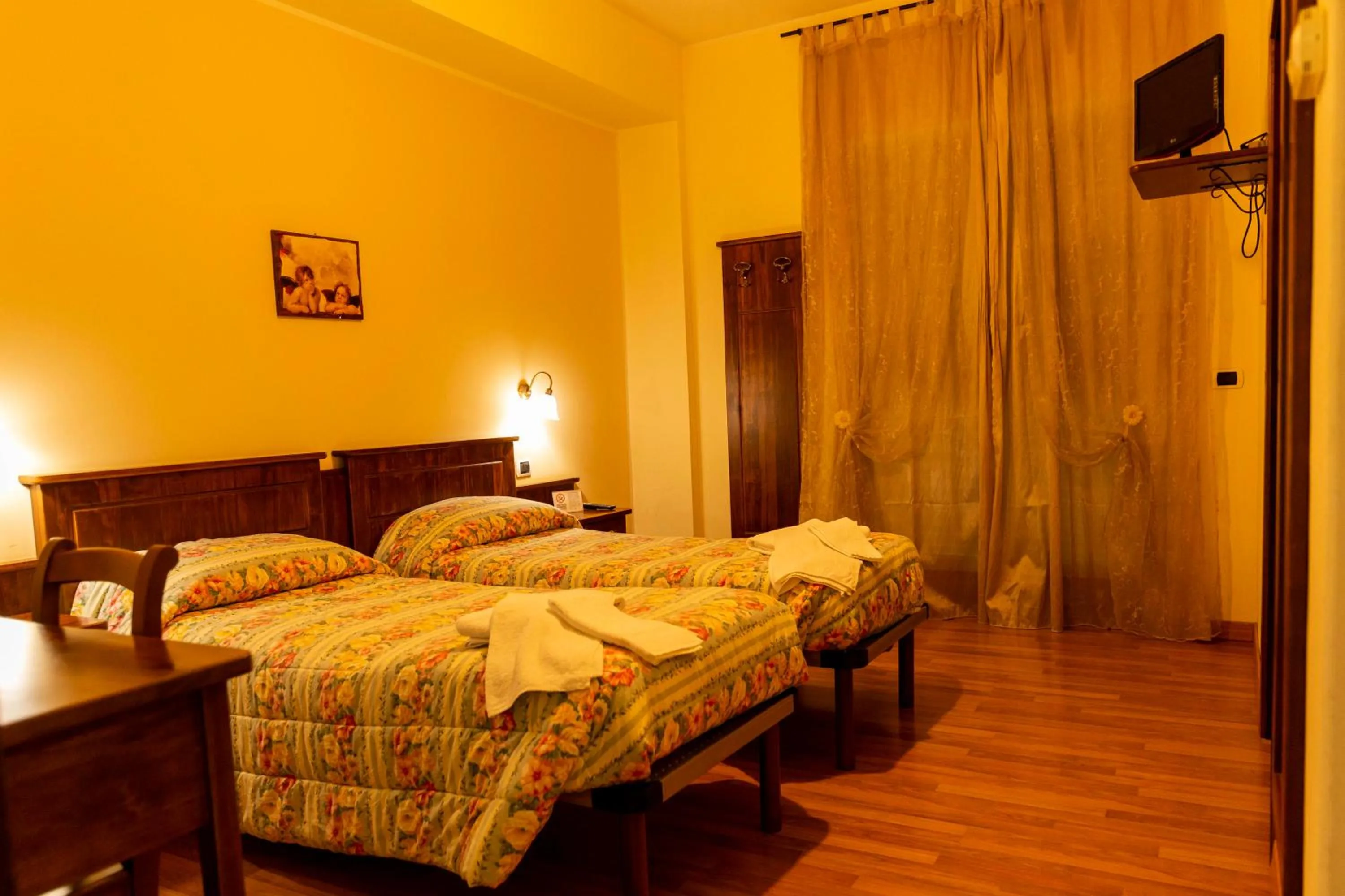 Bedroom, Bed in Hotel Pina Ristorante