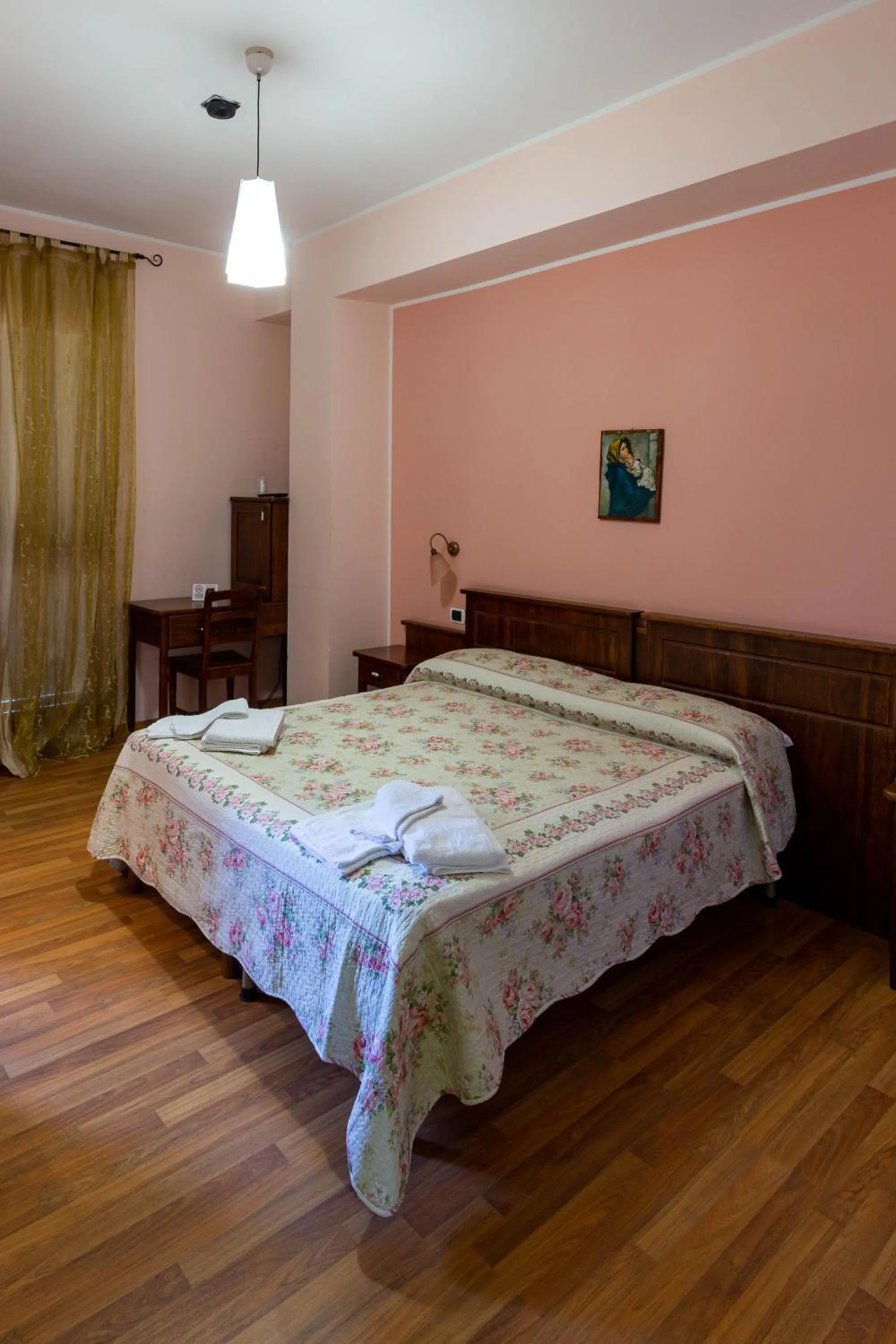 Bedroom, Bed in Hotel Pina Ristorante