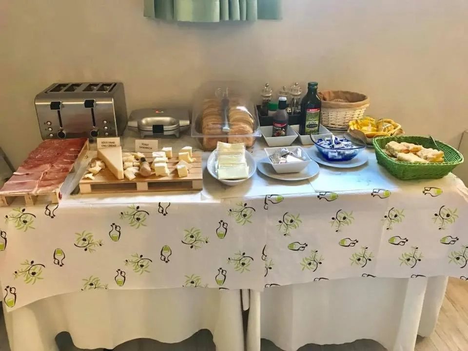 Breakfast in Green Hotel