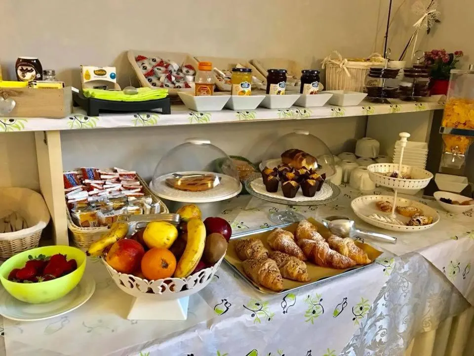 Breakfast in Green Hotel