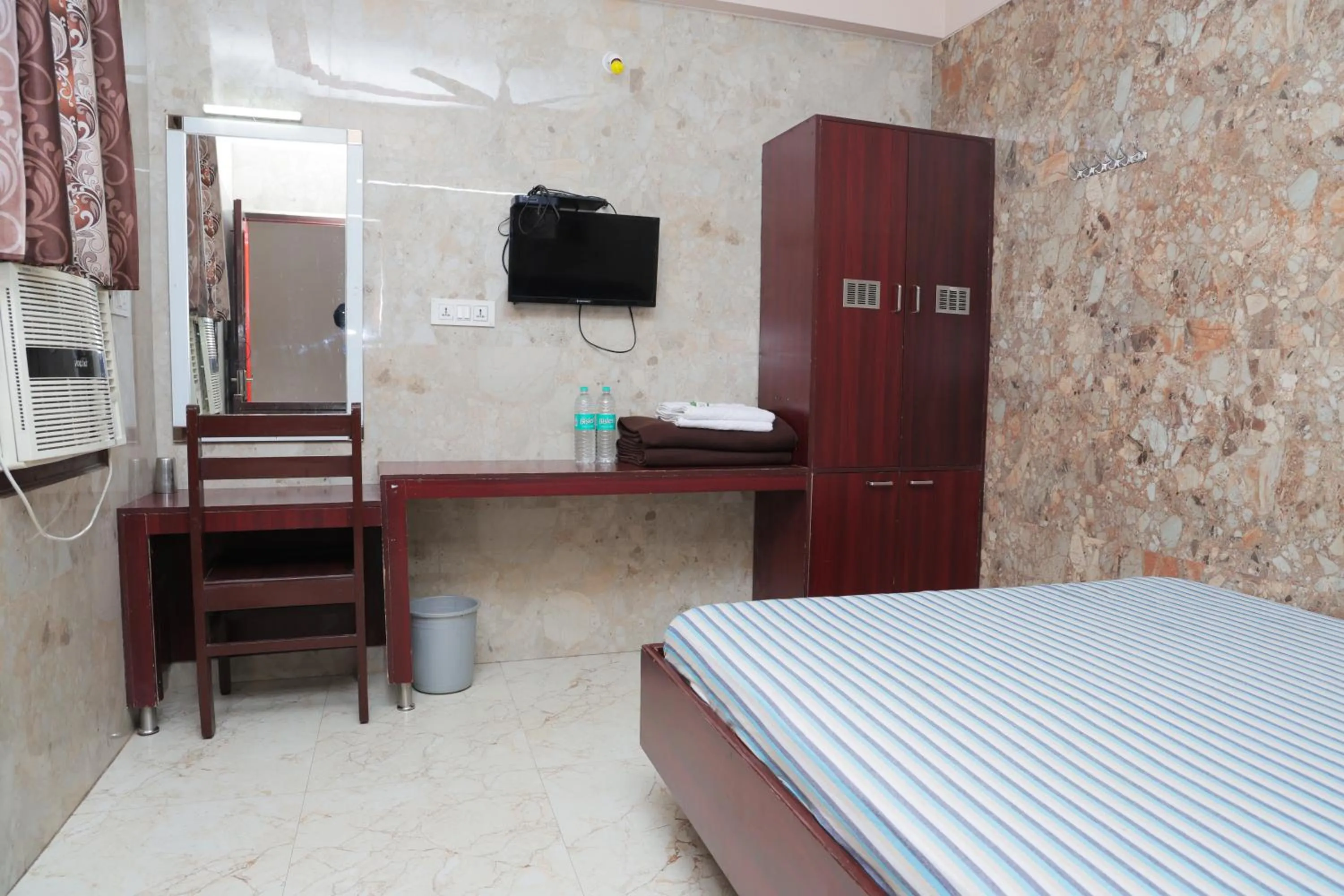 Bed in Hotel Temple View