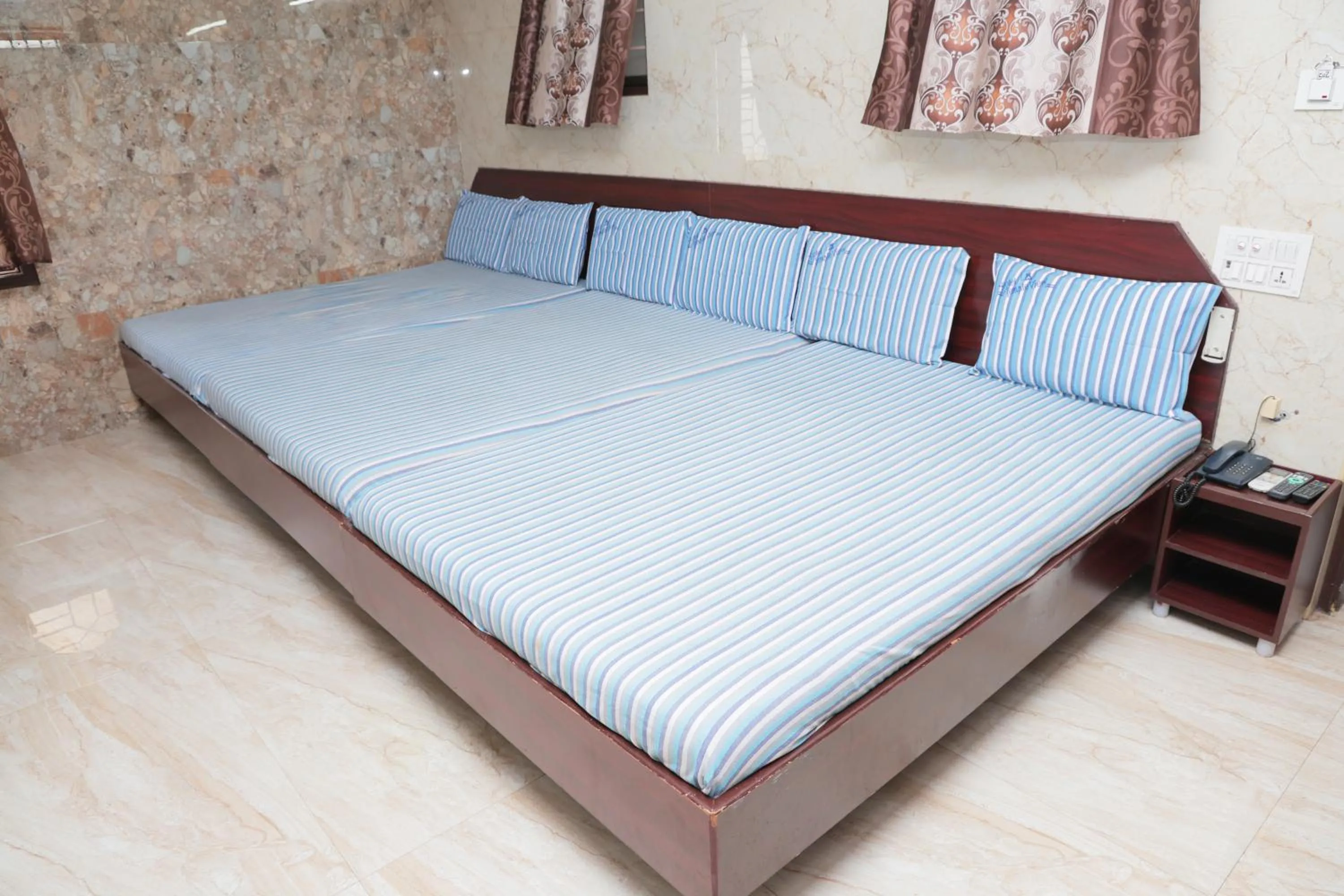 Bed in Hotel Temple View