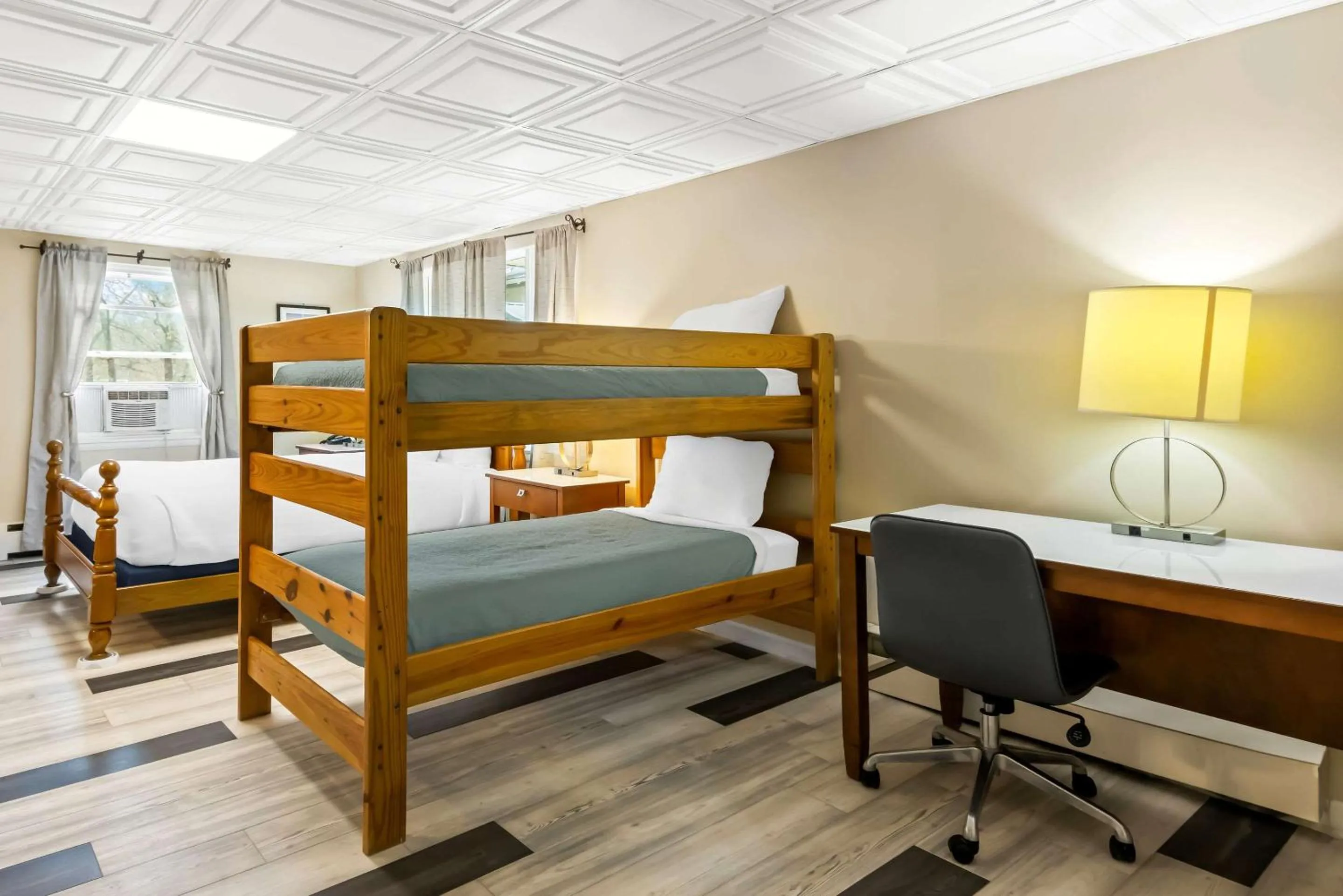 Bedroom, Bed in Rodeway Inn Oscoda