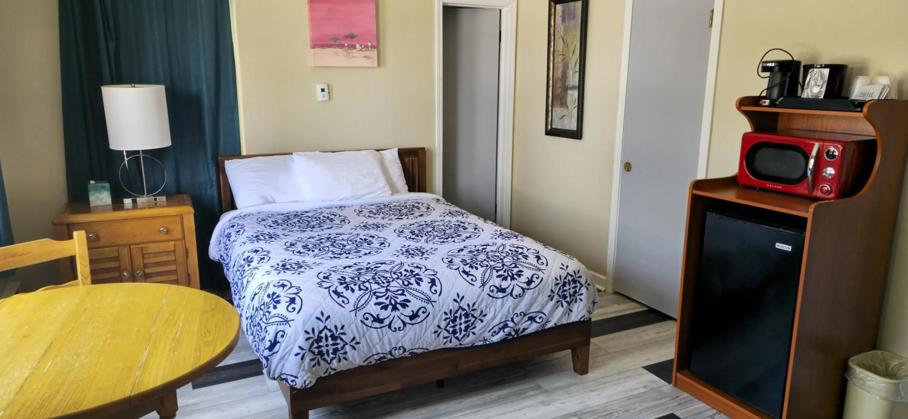 Bed in Rodeway Inn Oscoda