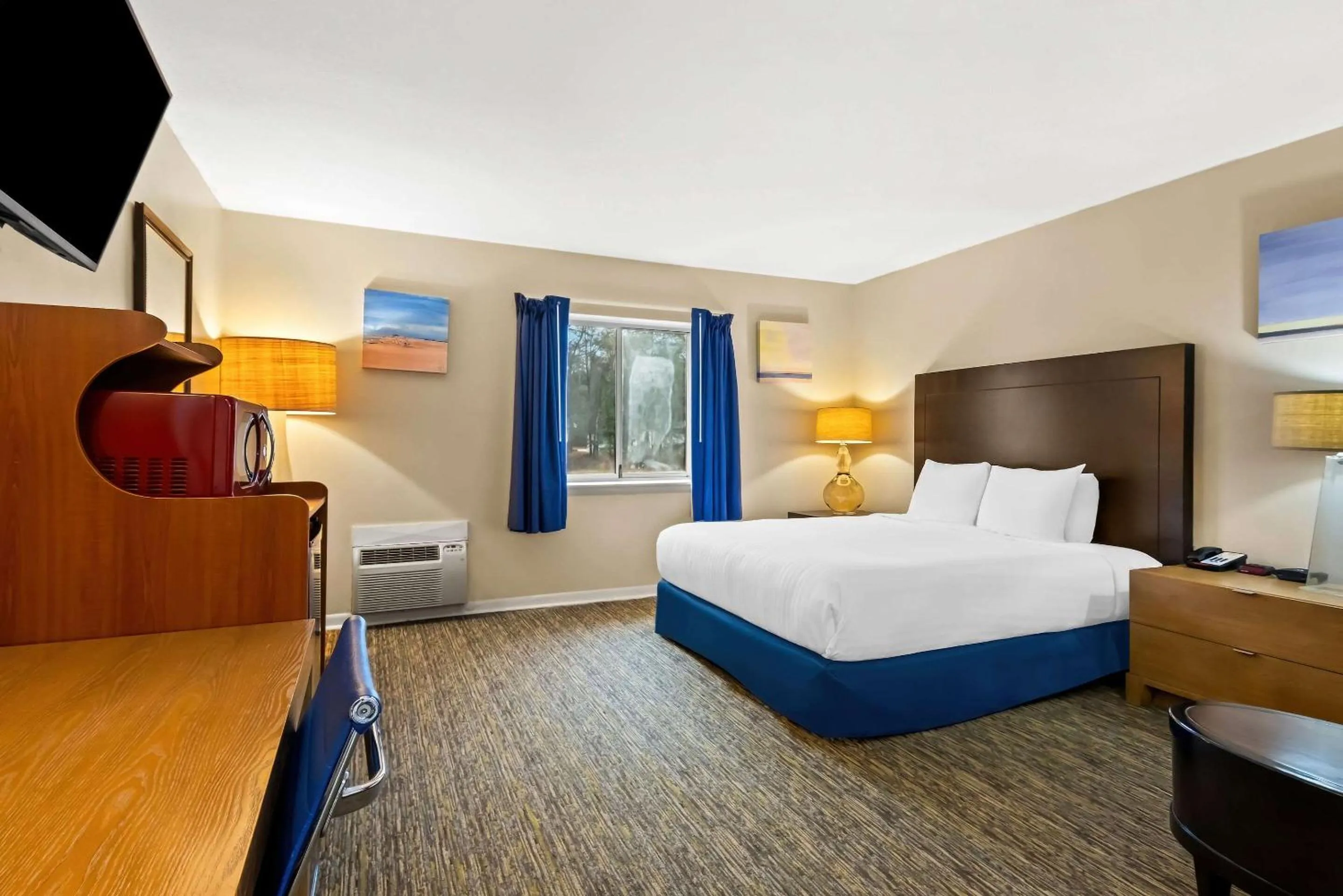 Bedroom, Bed in Rodeway Inn Oscoda