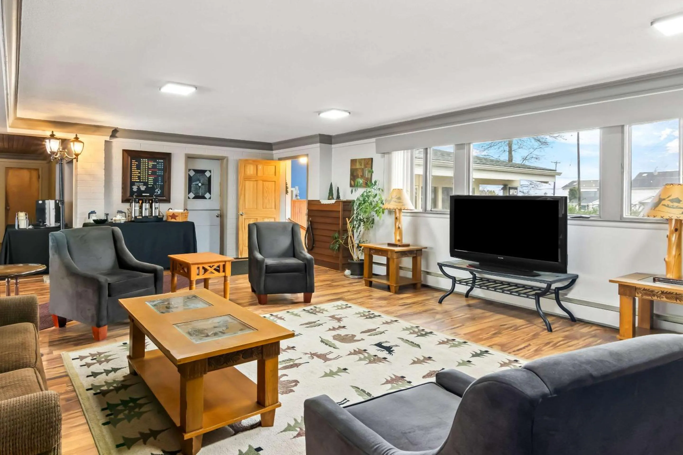 Lobby or reception in Rodeway Inn Oscoda