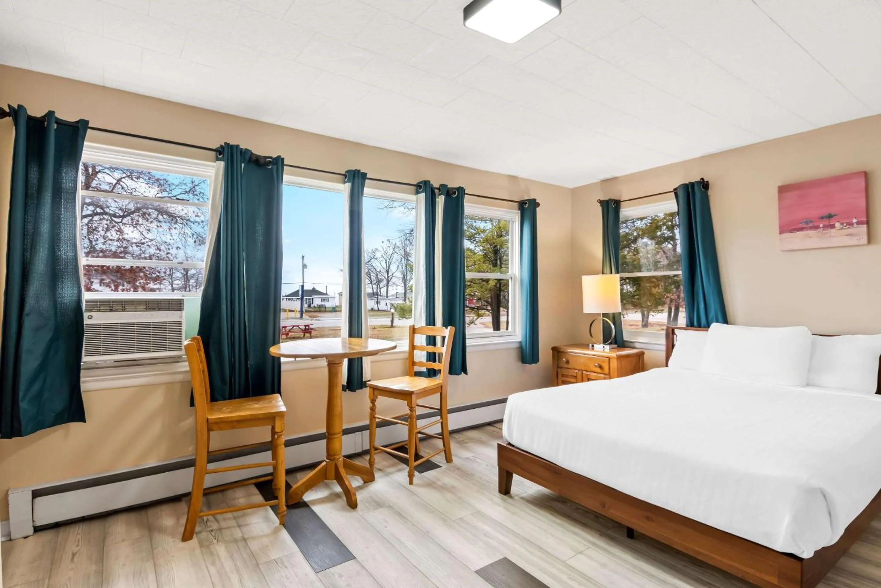 Bedroom, Bed in Rodeway Inn Oscoda