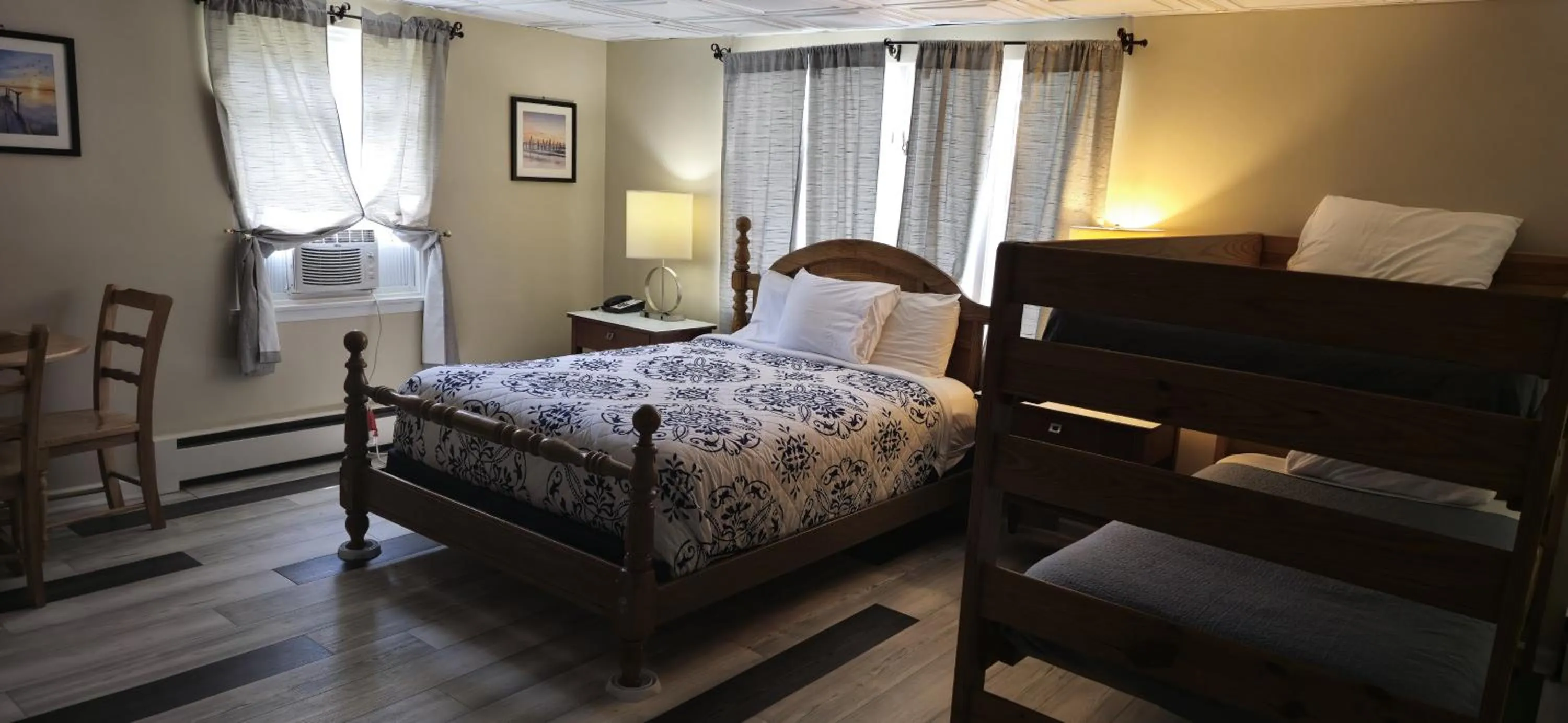 Bed in Rodeway Inn Oscoda