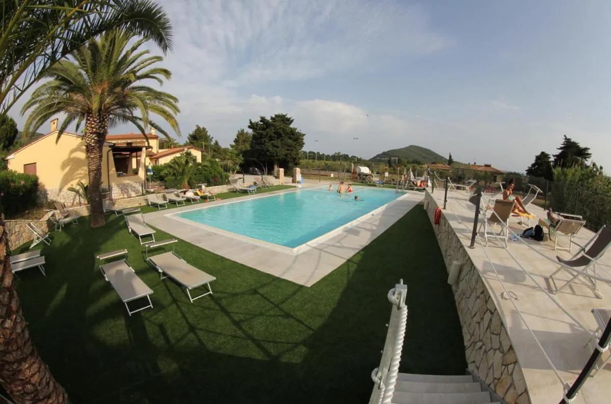Swimming pool in Residence il Mandorlo