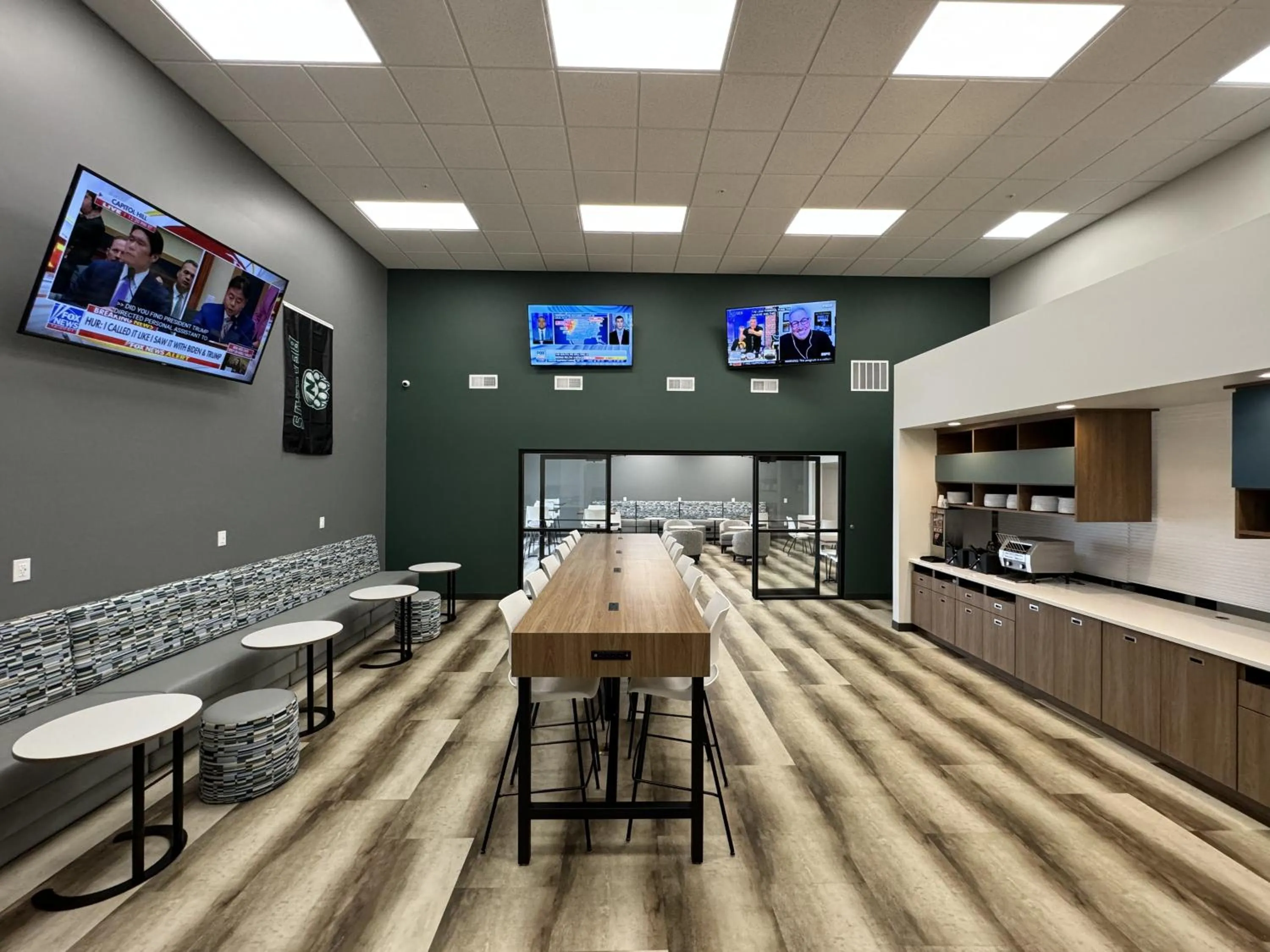 Breakfast in Bearcat Inn and Suites