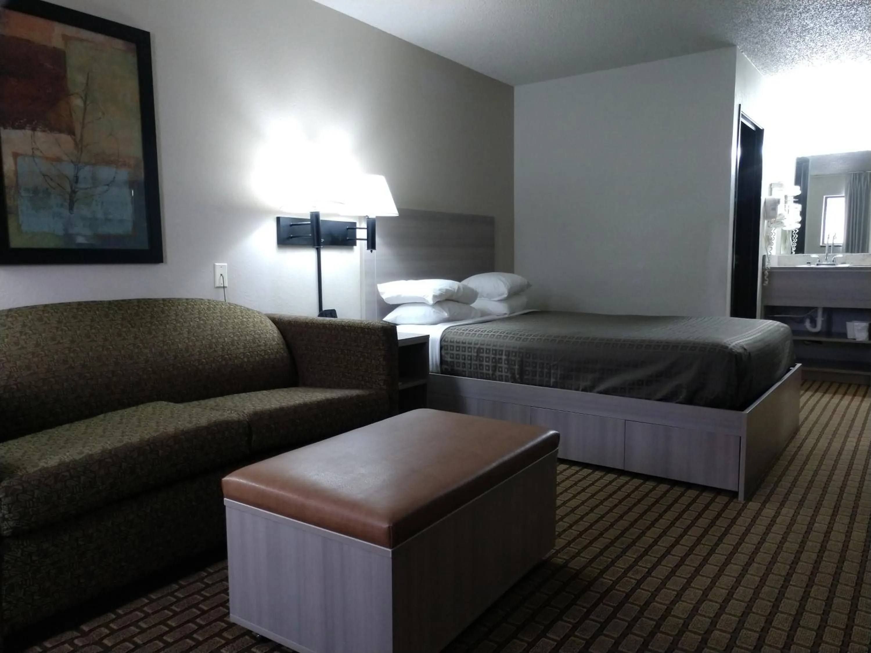 Bearcat Inn and Suites